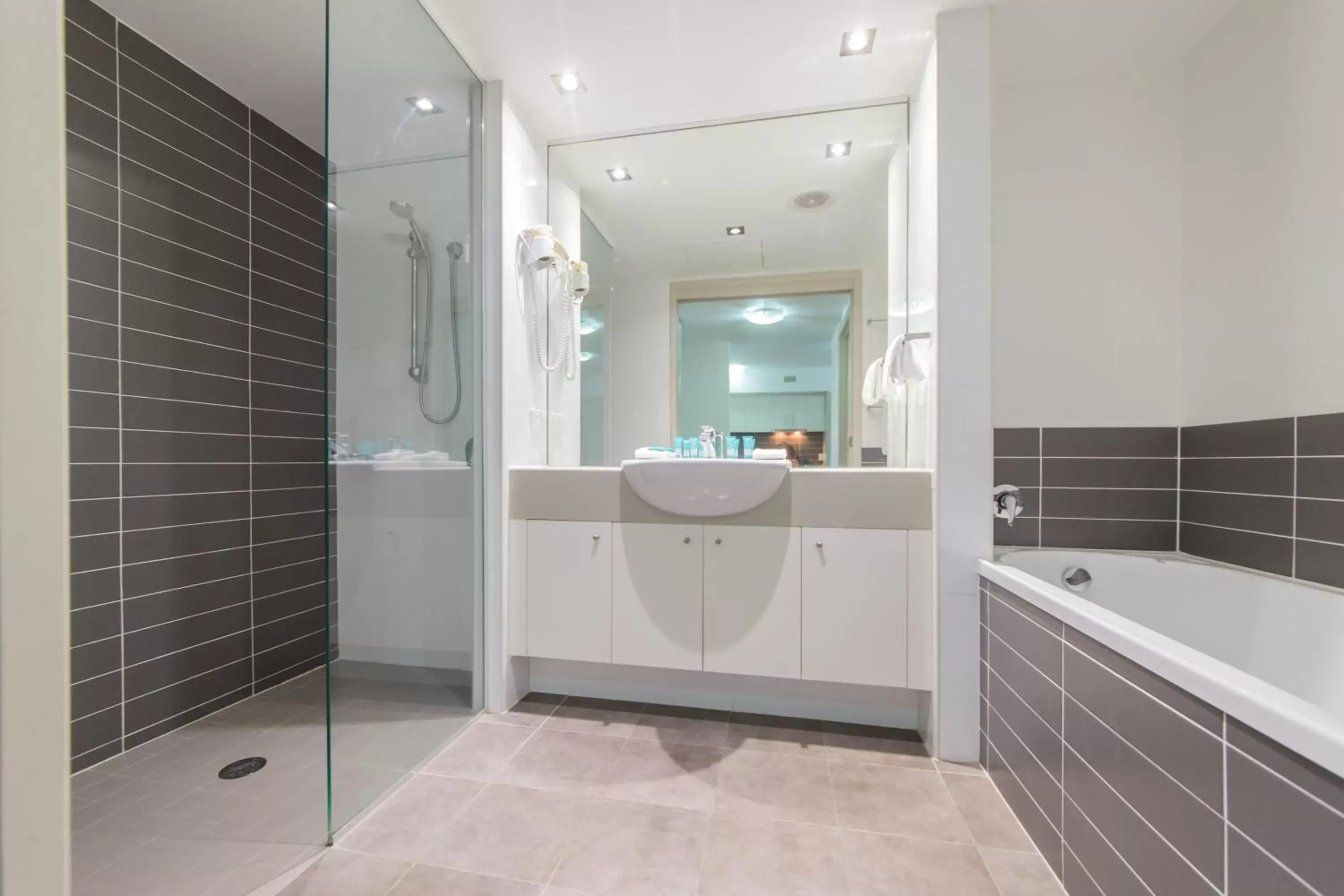 Shower, Bathroom in Beaches on Lammermoor Apartments