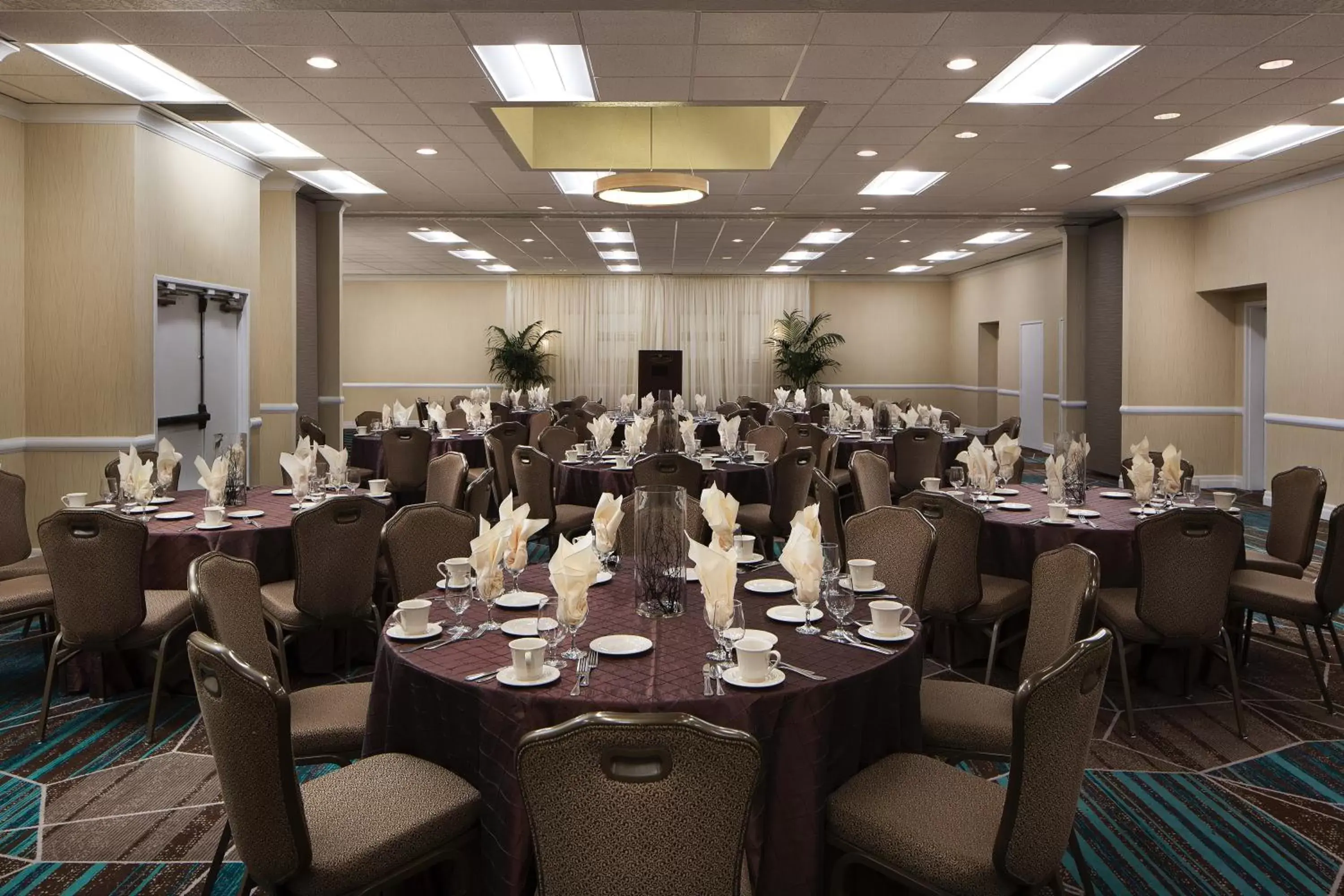 Banquet/Function facilities, Banquet Facilities in Crowne Plaza Portland - Lake Oswego, an IHG Hotel