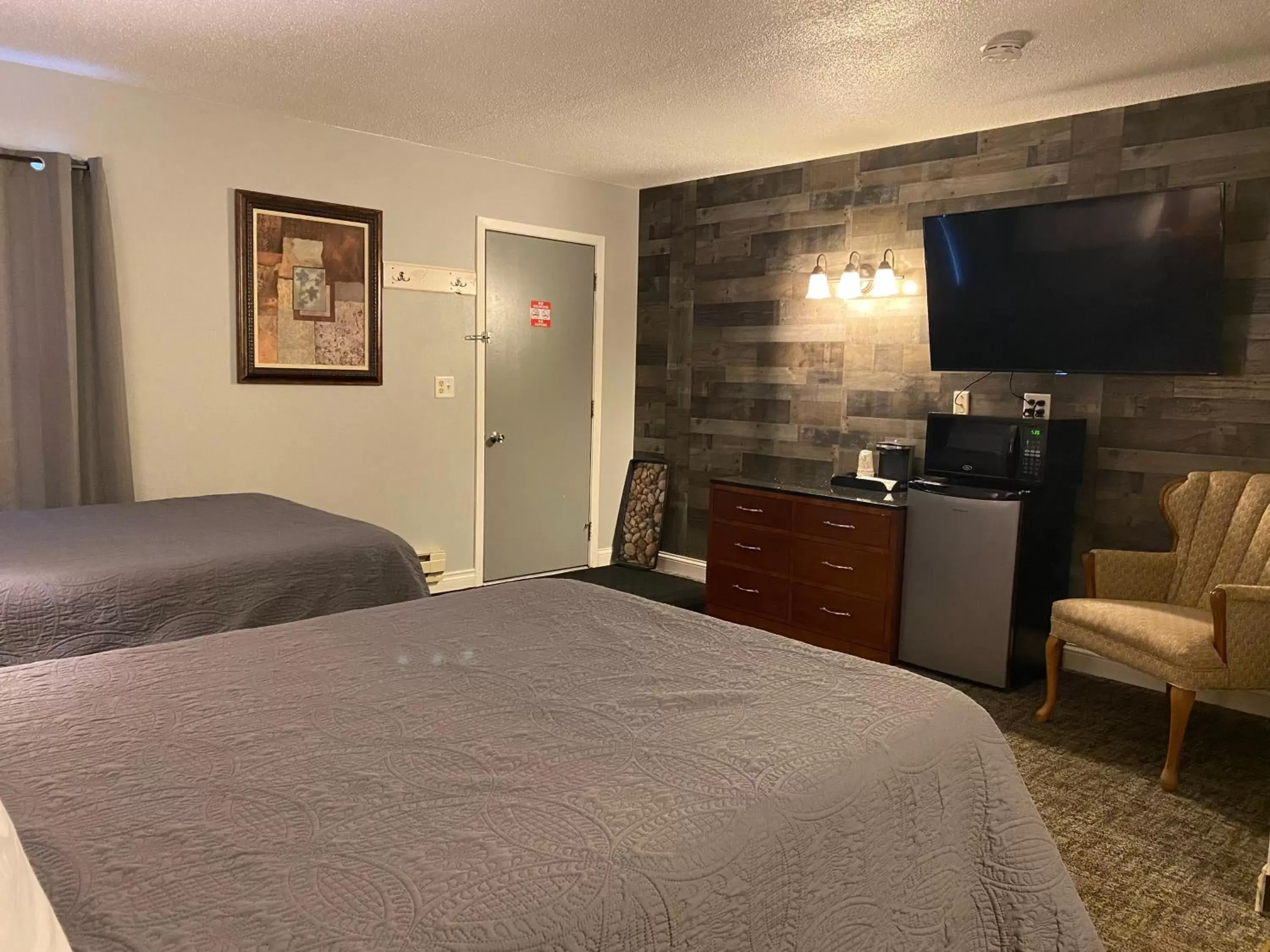 Bed in Pelican Motel Bed in Pelican Motel