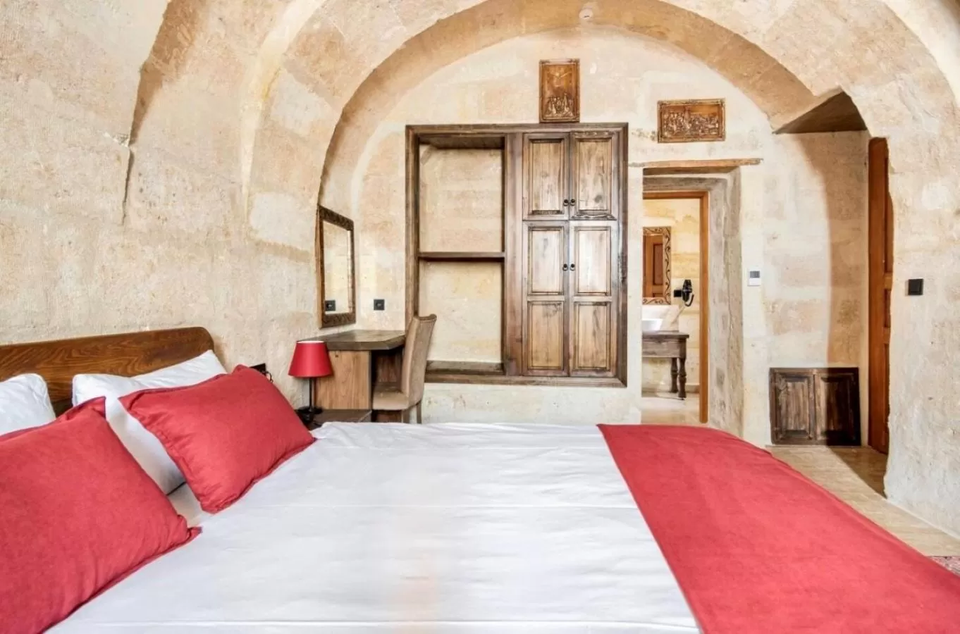 Bed in Uzay Cave Suite Hotel