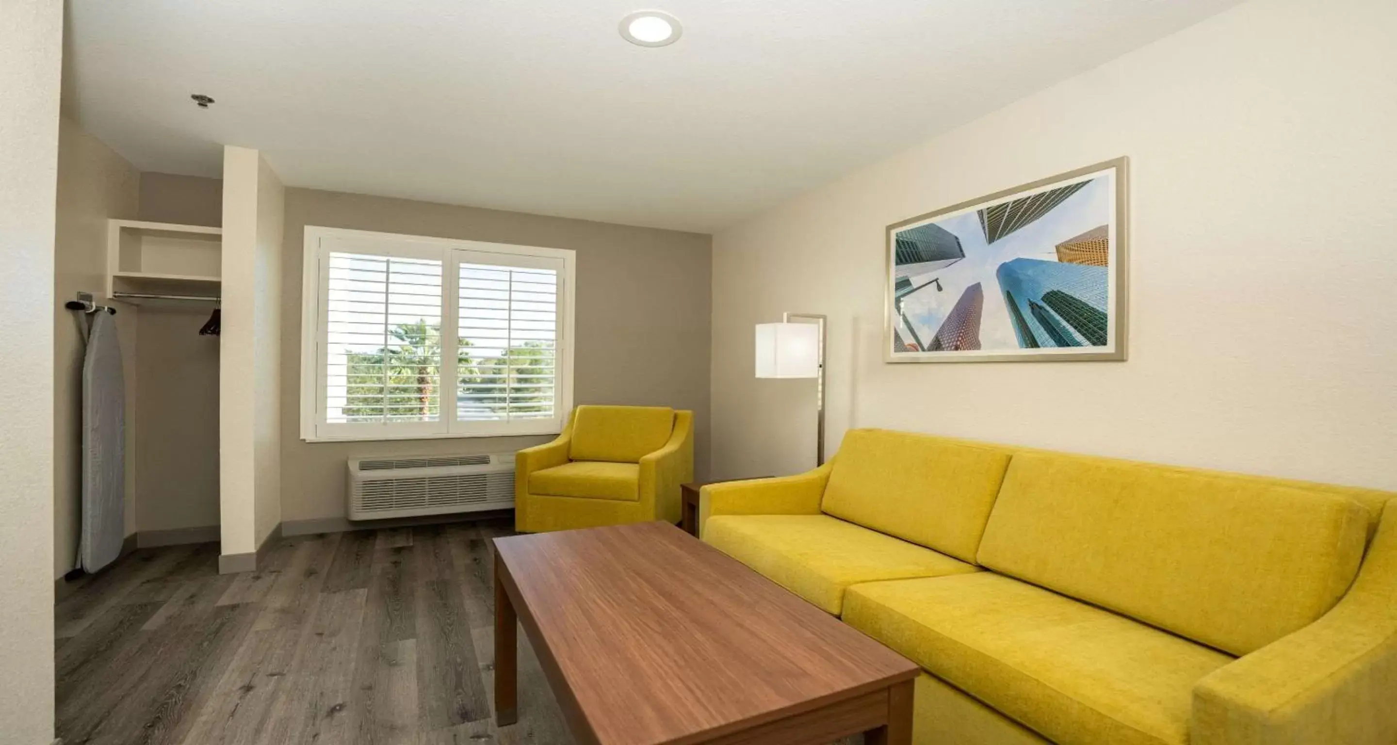 King Suite with Sofa Bed in Best Western Houston Bush IAH Intercontinental Airport Inn King Suite with Sofa Bed in Best Western Houston Bush IAH Intercontinental Airport Inn