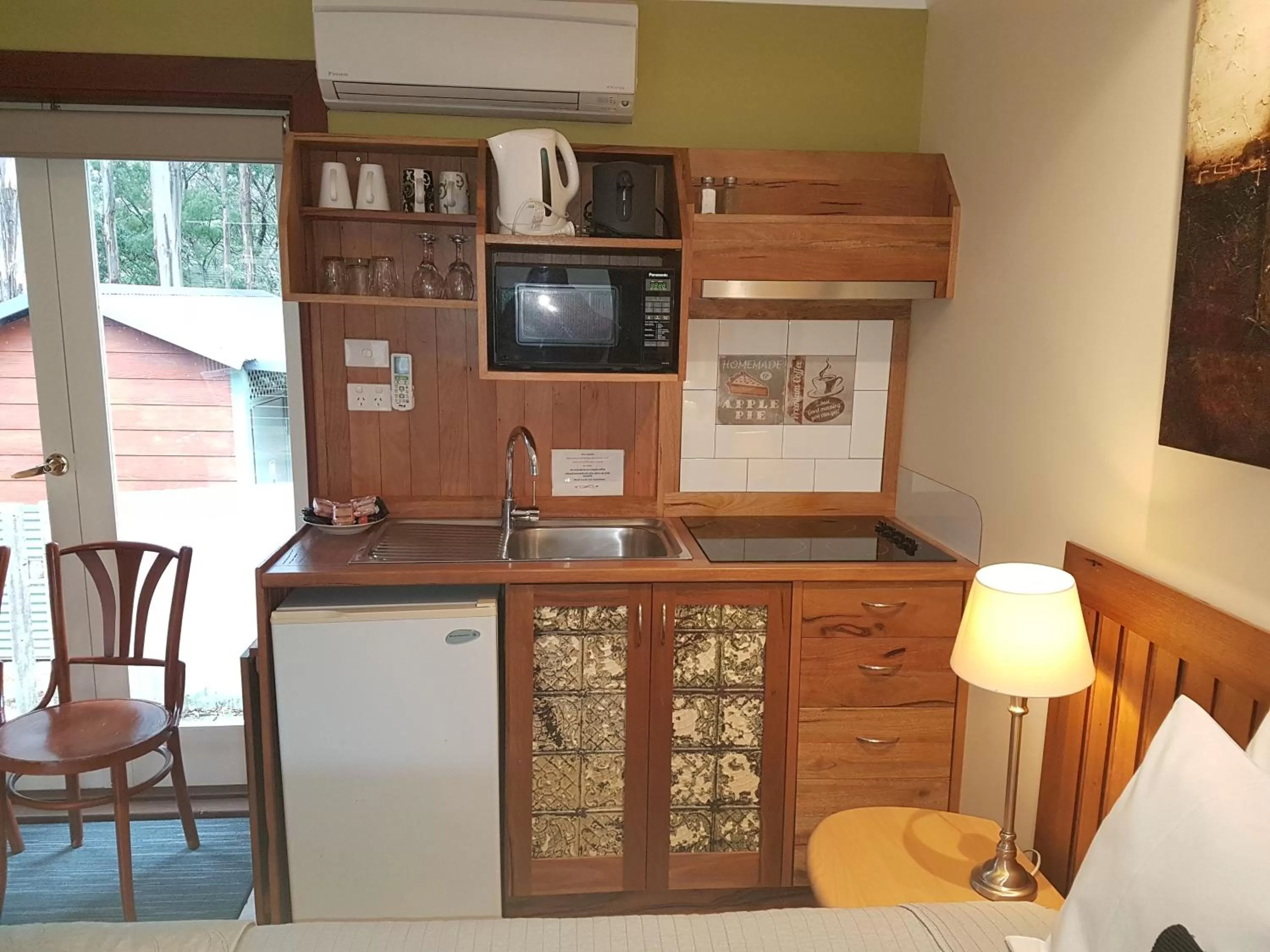 Kitchen or kitchenette in Adamsons Riverside Accommodation