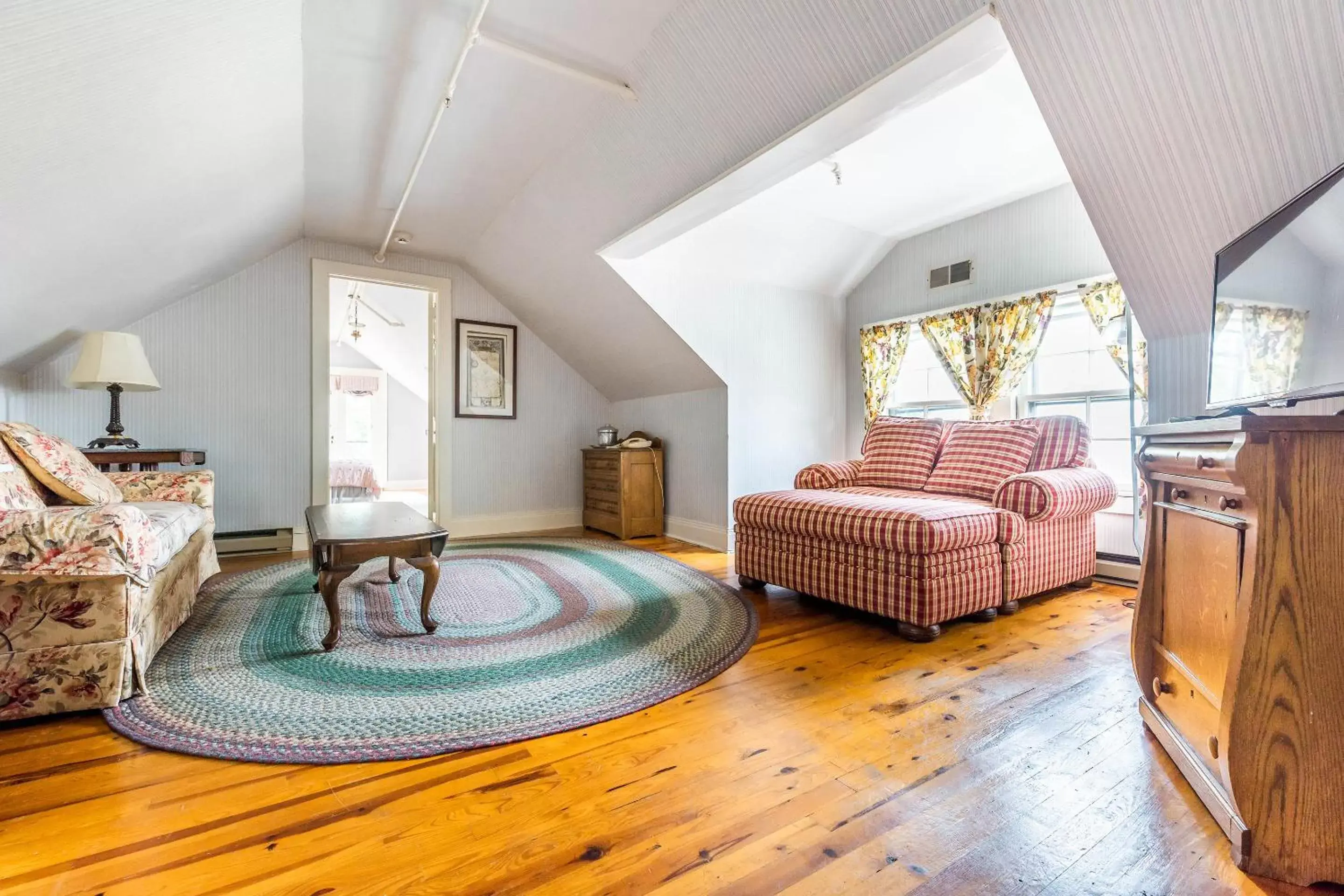 Avaloch Suite, 2 Rooms, King Bed, 2 Sofa Beds, Mountain View in Apple Tree Inn Avaloch Suite, 2 Rooms, King Bed, 2 Sofa Beds, Mountain View in Apple Tree Inn