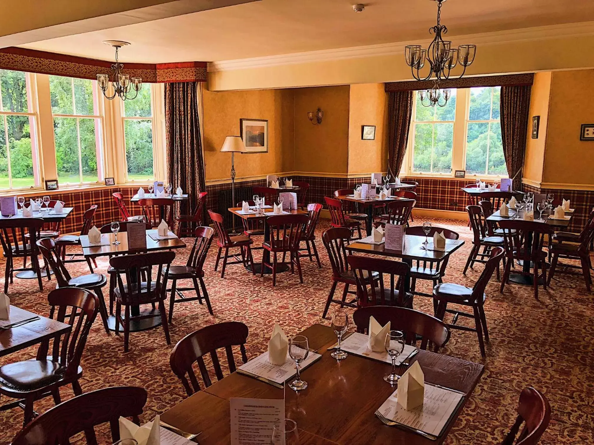 Restaurant/Places to Eat in Dryburgh Abbey Hotel