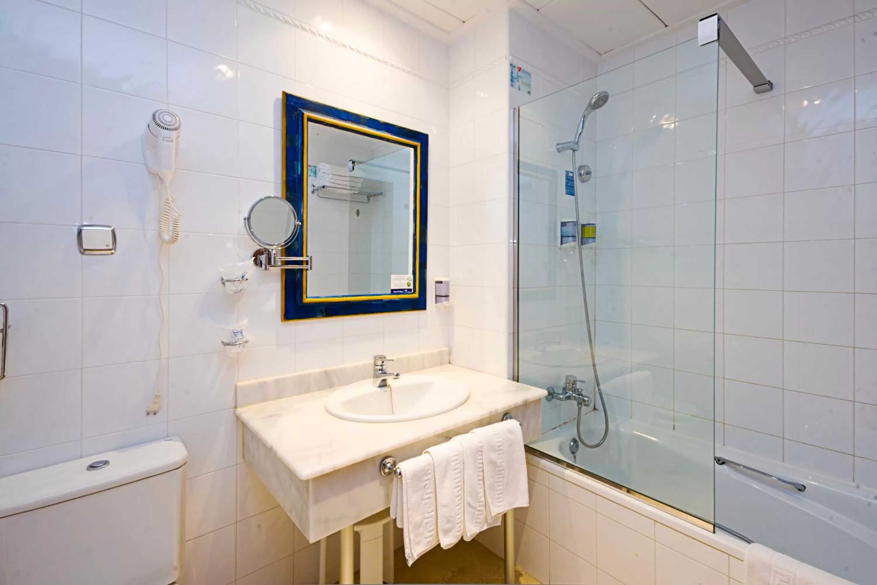 Bathroom in Hotel Traíña