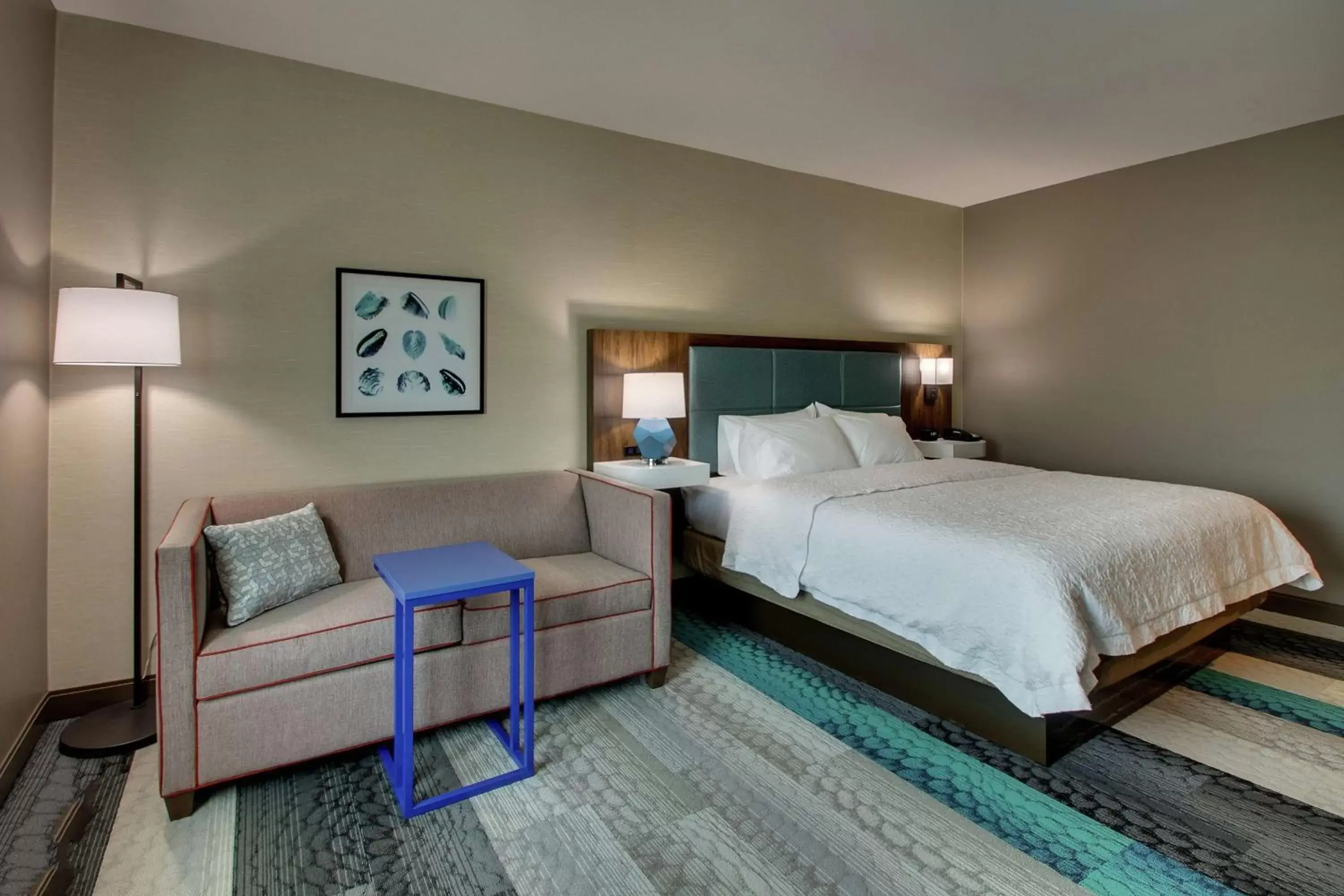 Living room, Bed in Hampton Inn & Suites By Hilton Southport