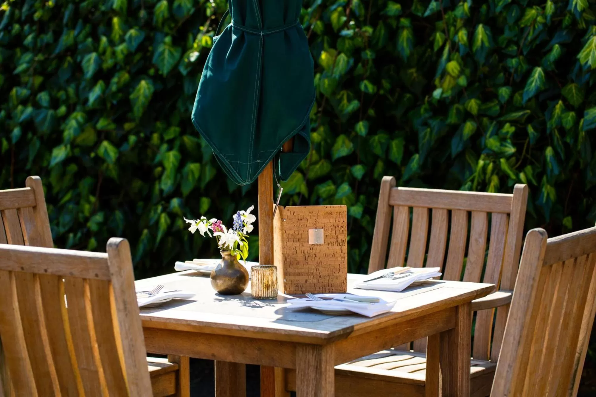 Patio, Restaurant/Places to Eat in The Boot at Barnsley