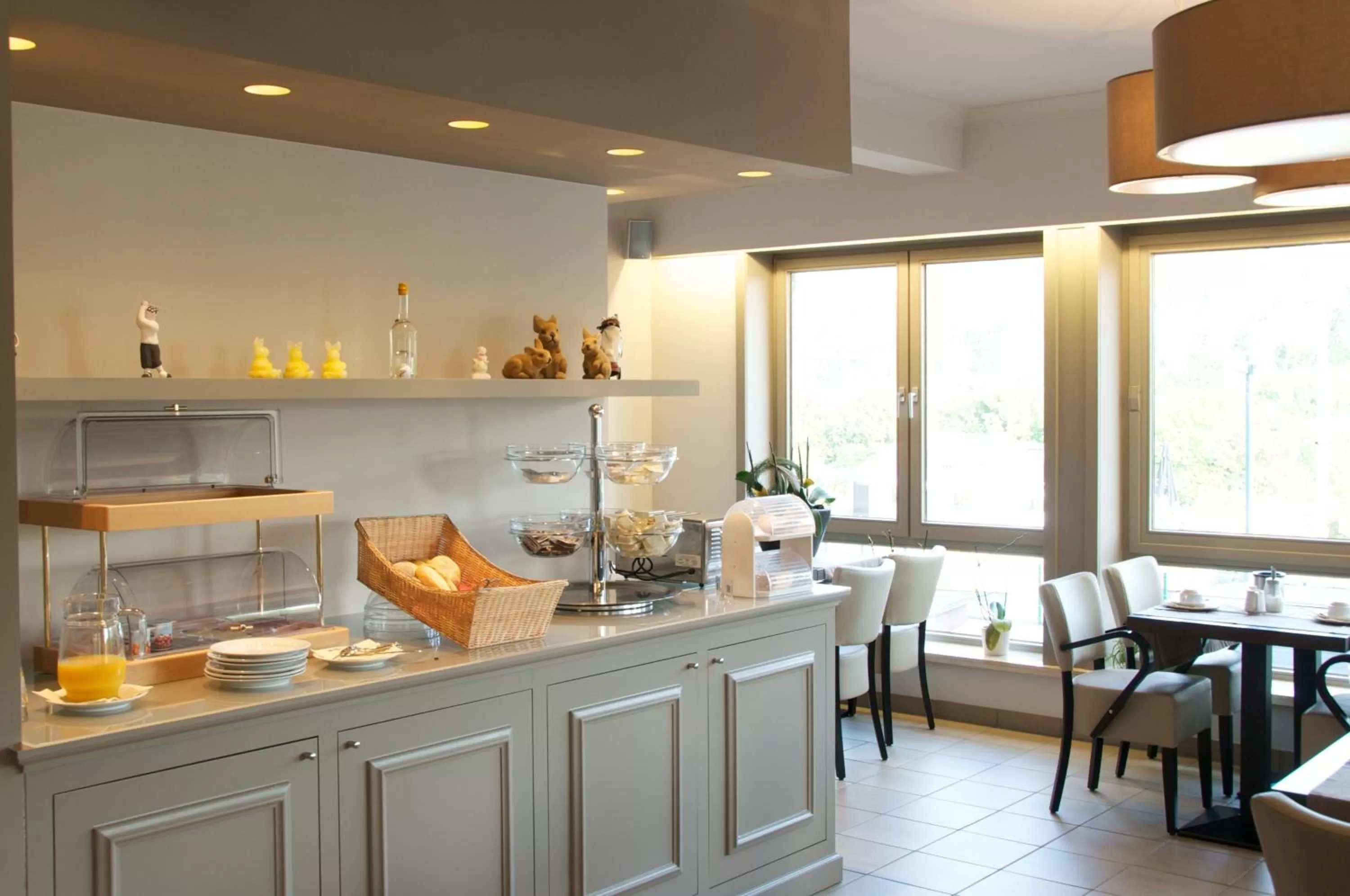 Restaurant/places to eat in Hotel De Golf