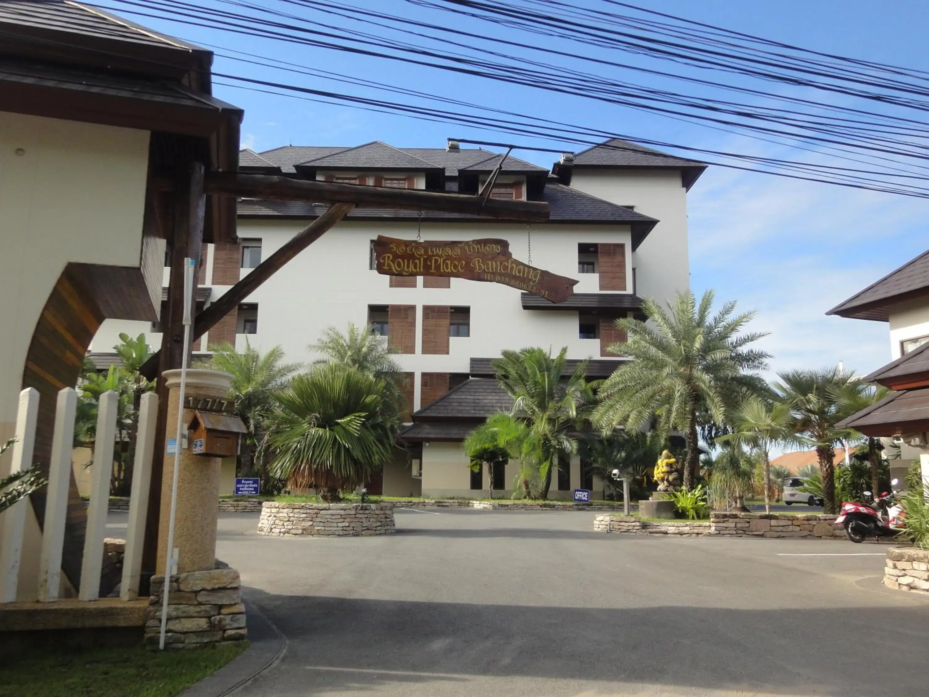 Facade/entrance, Property Building in Royal Place Banchang