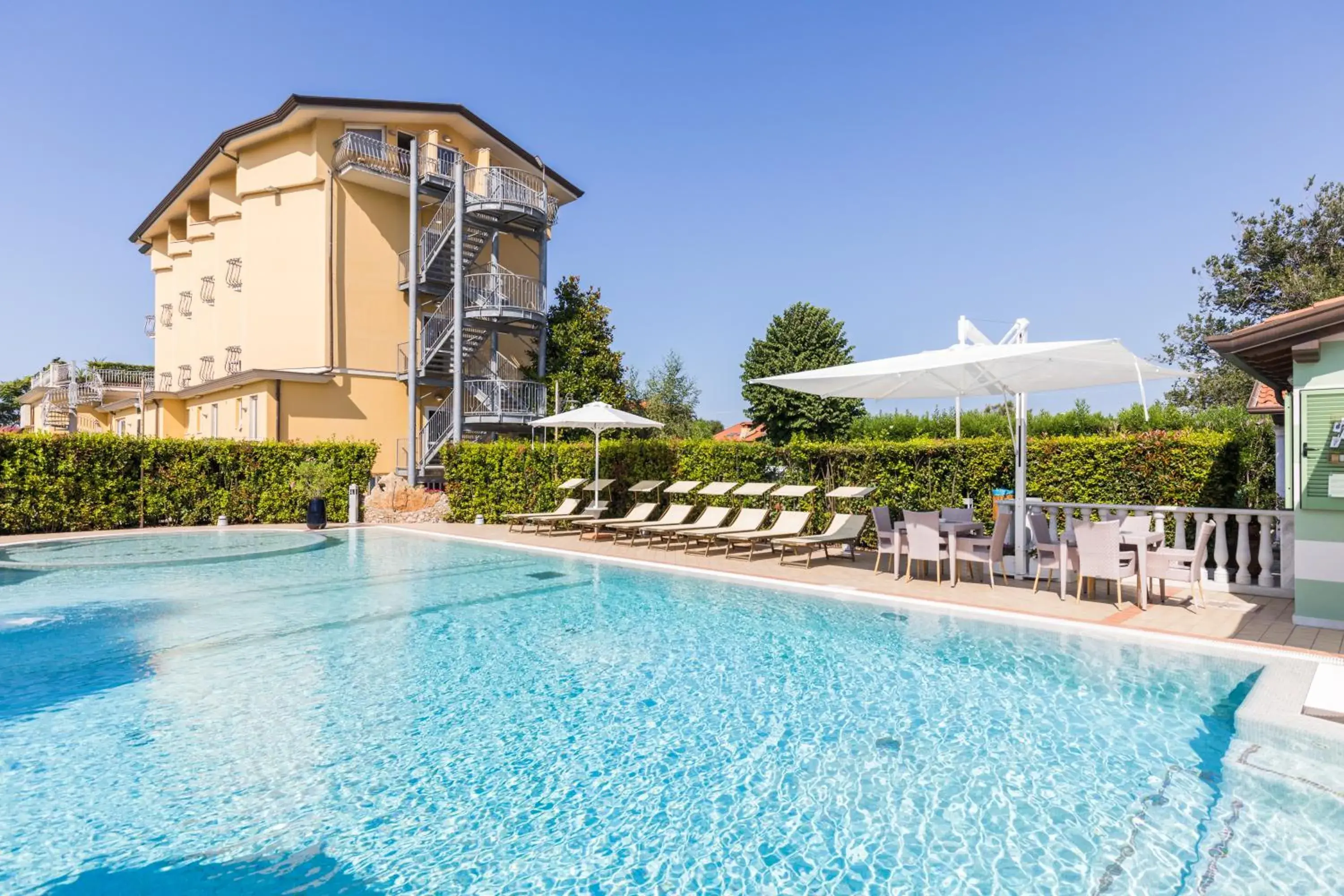 Swimming pool, Property Building in Hotel Villa Tiziana