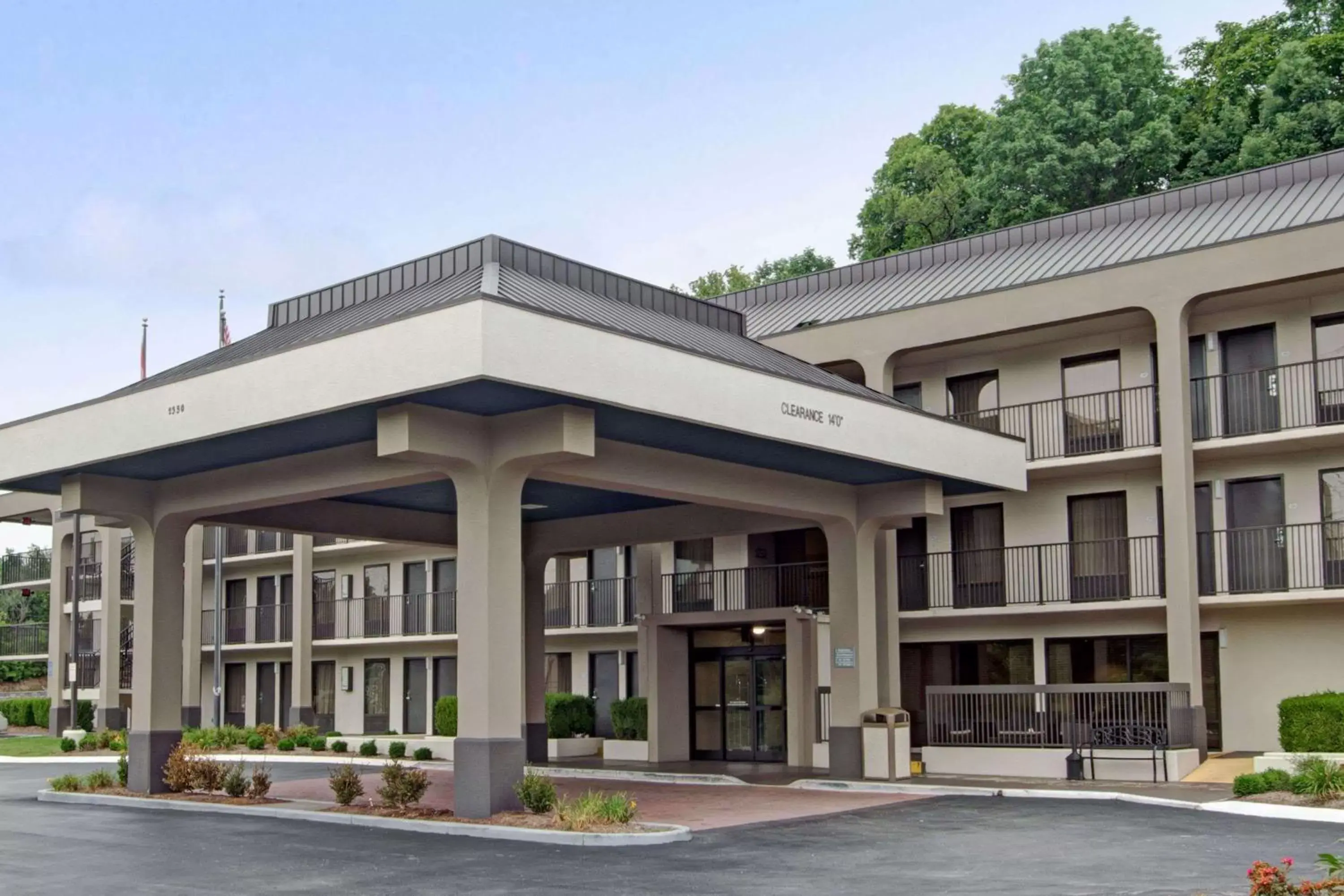 Property Building in Baymont by Wyndham Nashville Airport