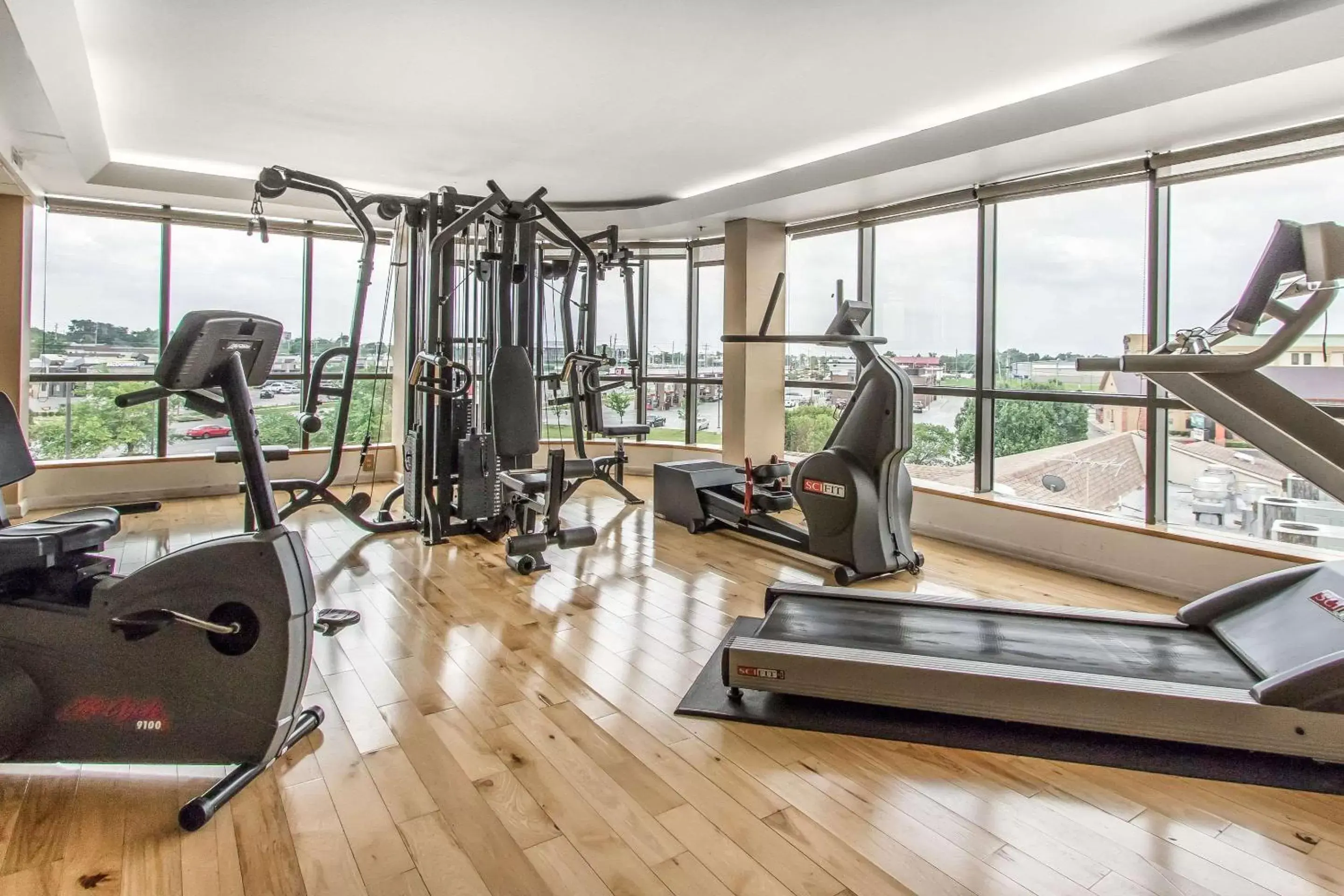 Fitness centre/facilities, Fitness Center/Facilities in Clarion Hotel Broken Arrow - Tulsa