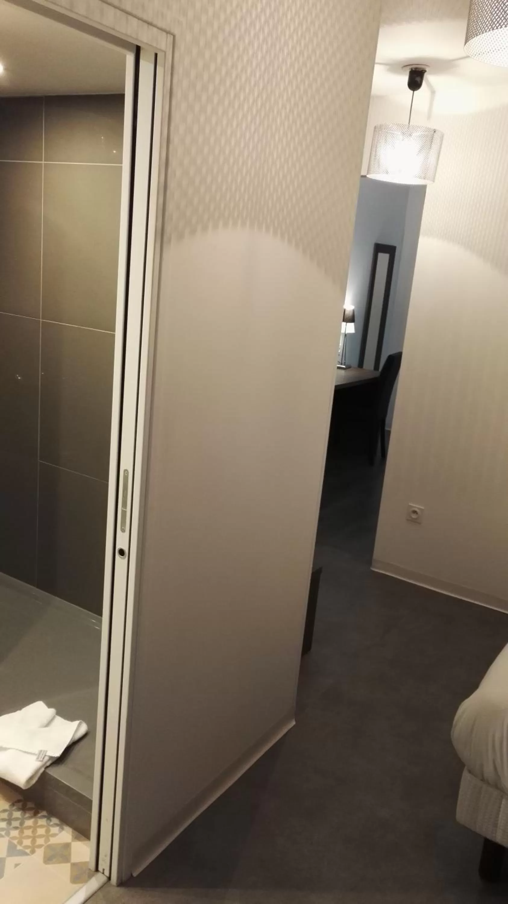 Shower in Hotel Libera Caen Colombelles