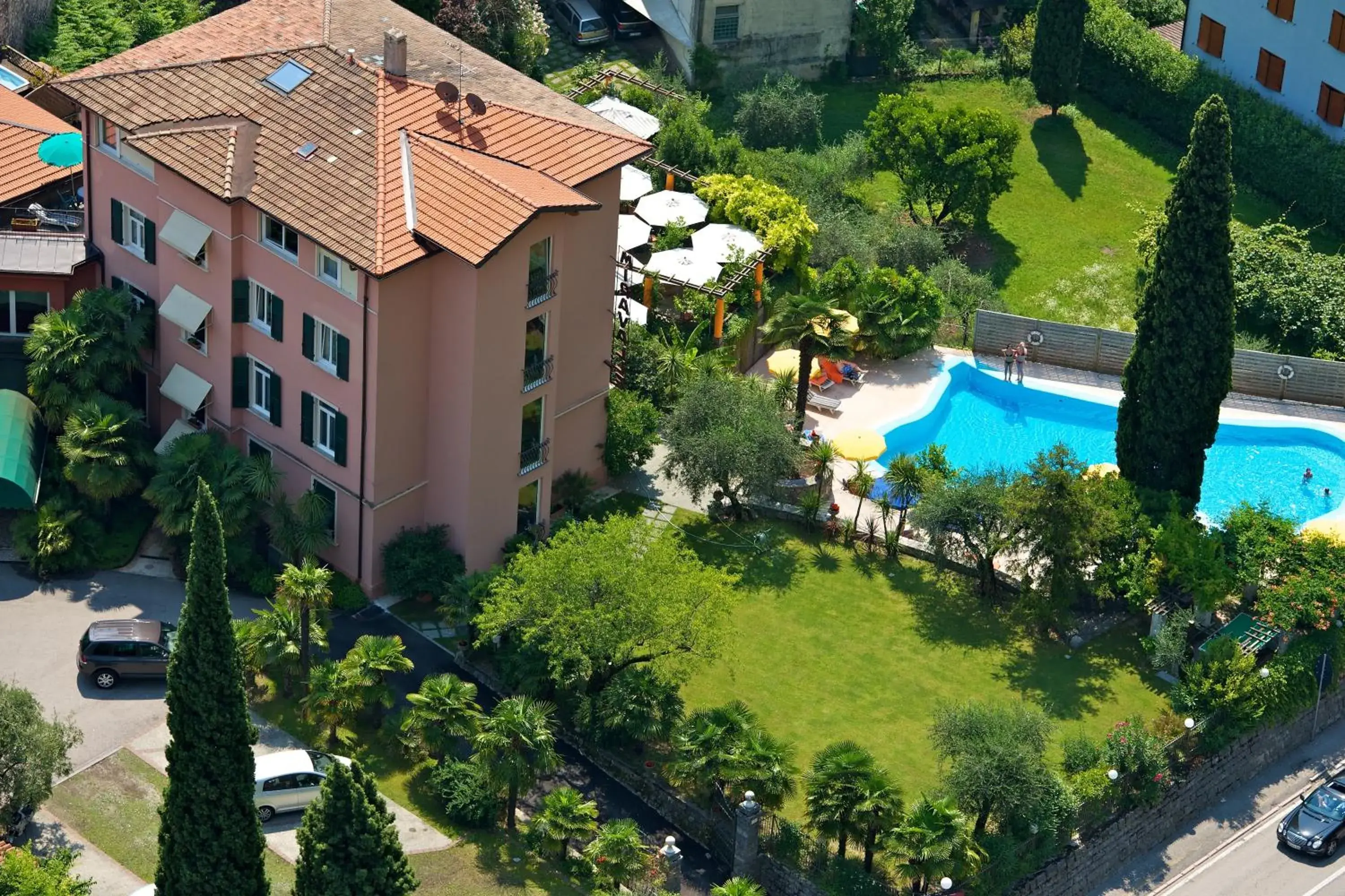 Facade/entrance, Pool View in Hotel Villa Miravalle