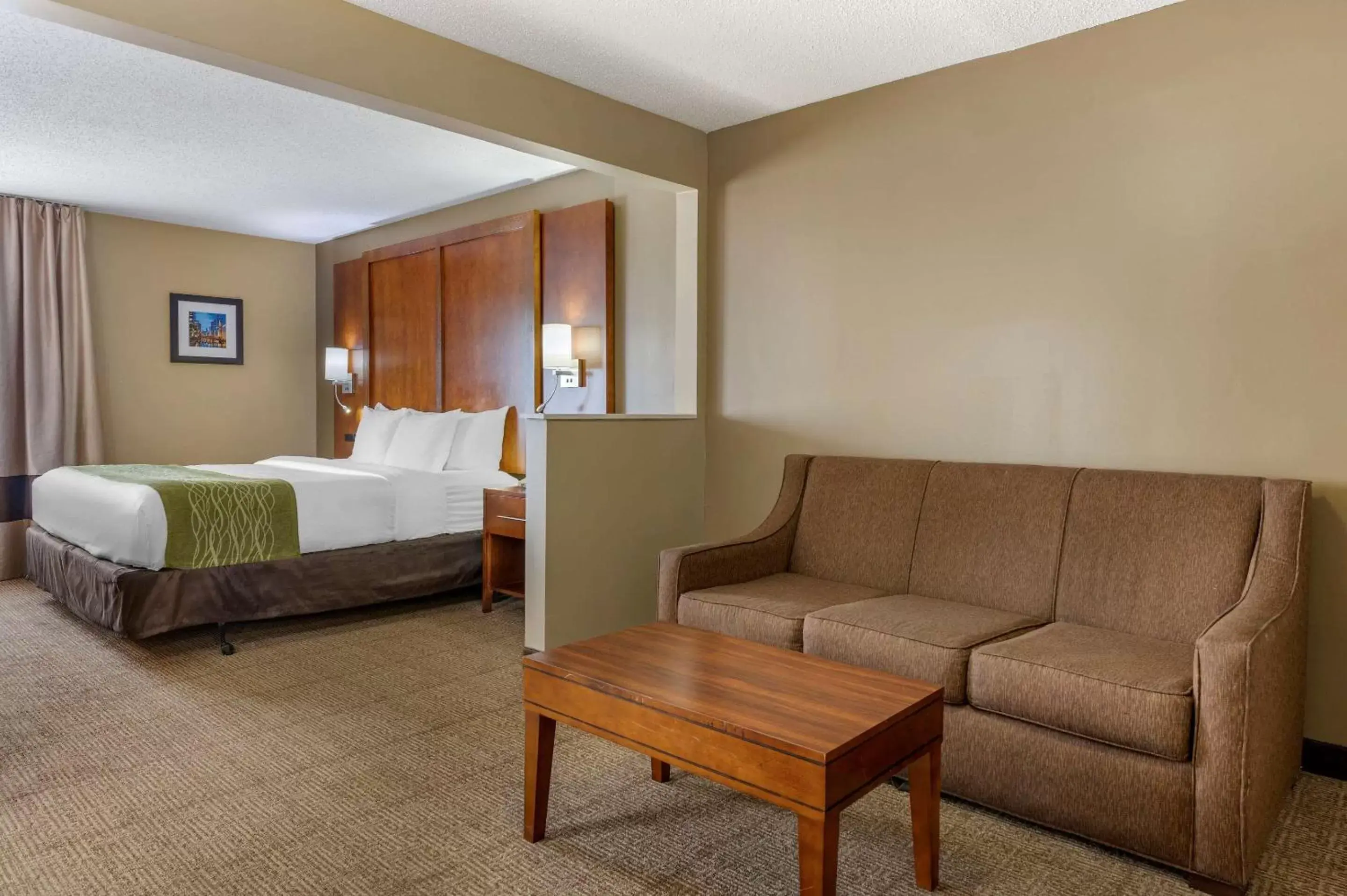 Bedroom in Comfort Inn Romeoville - Bolingbrook