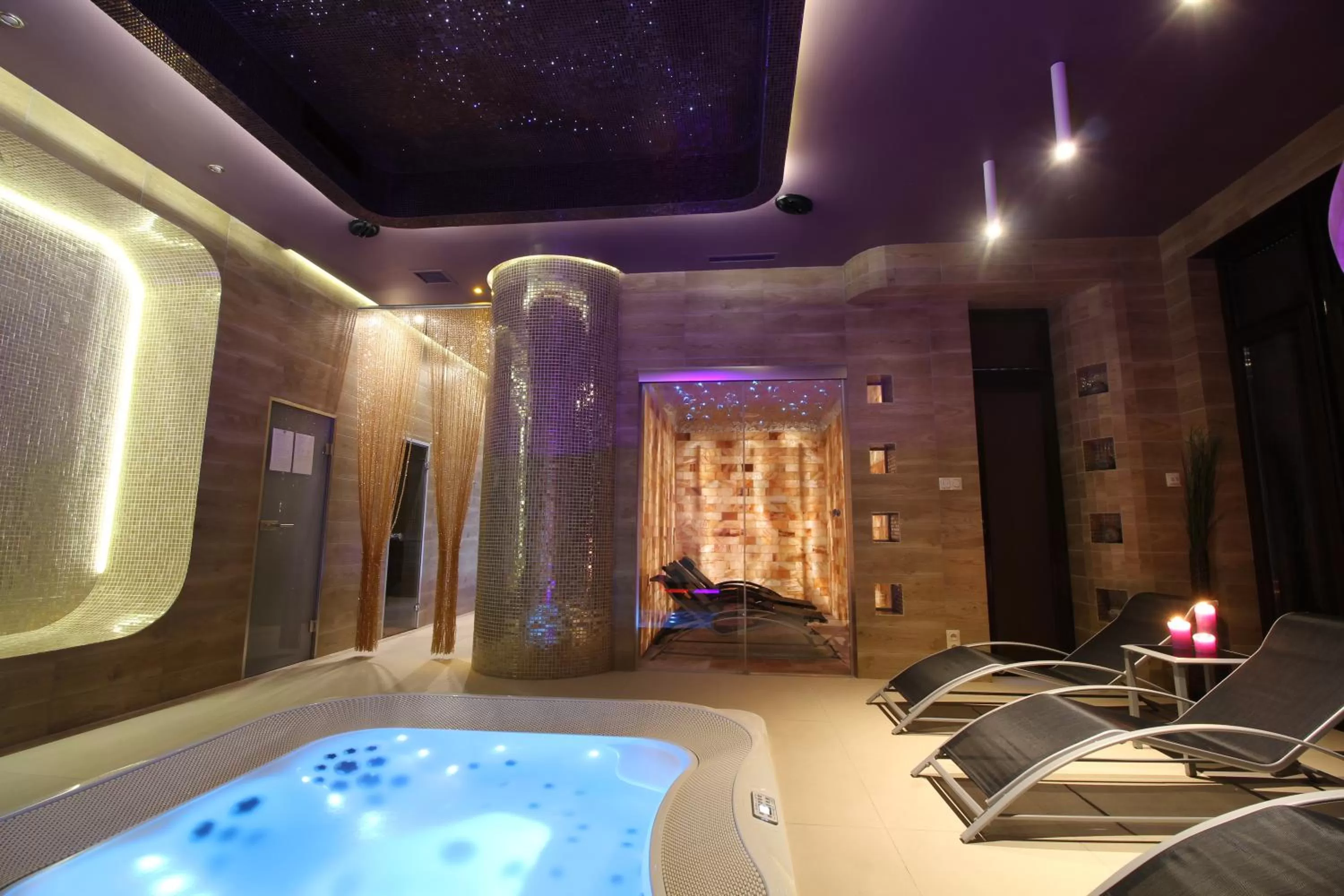 Hot Tub in Lawendowy Zdrój Medycyna i SPA