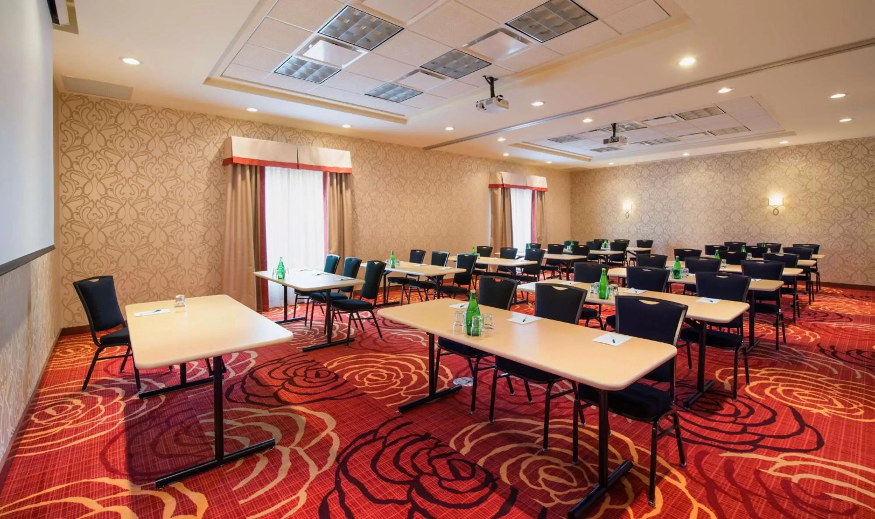 Meeting/conference room in Homewood Suites by Hilton Winnipeg Airport - Polo Park