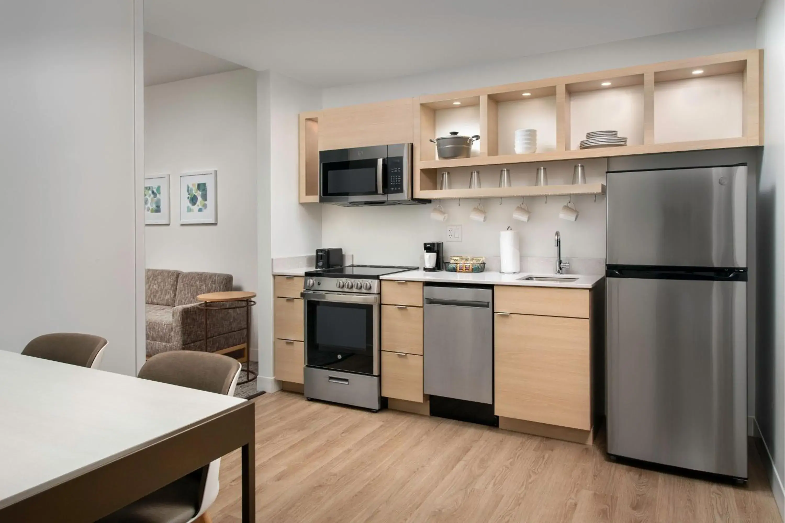 Bedroom, Kitchen/Kitchenette in TownePlace Suites by Marriott Cincinnati Mason