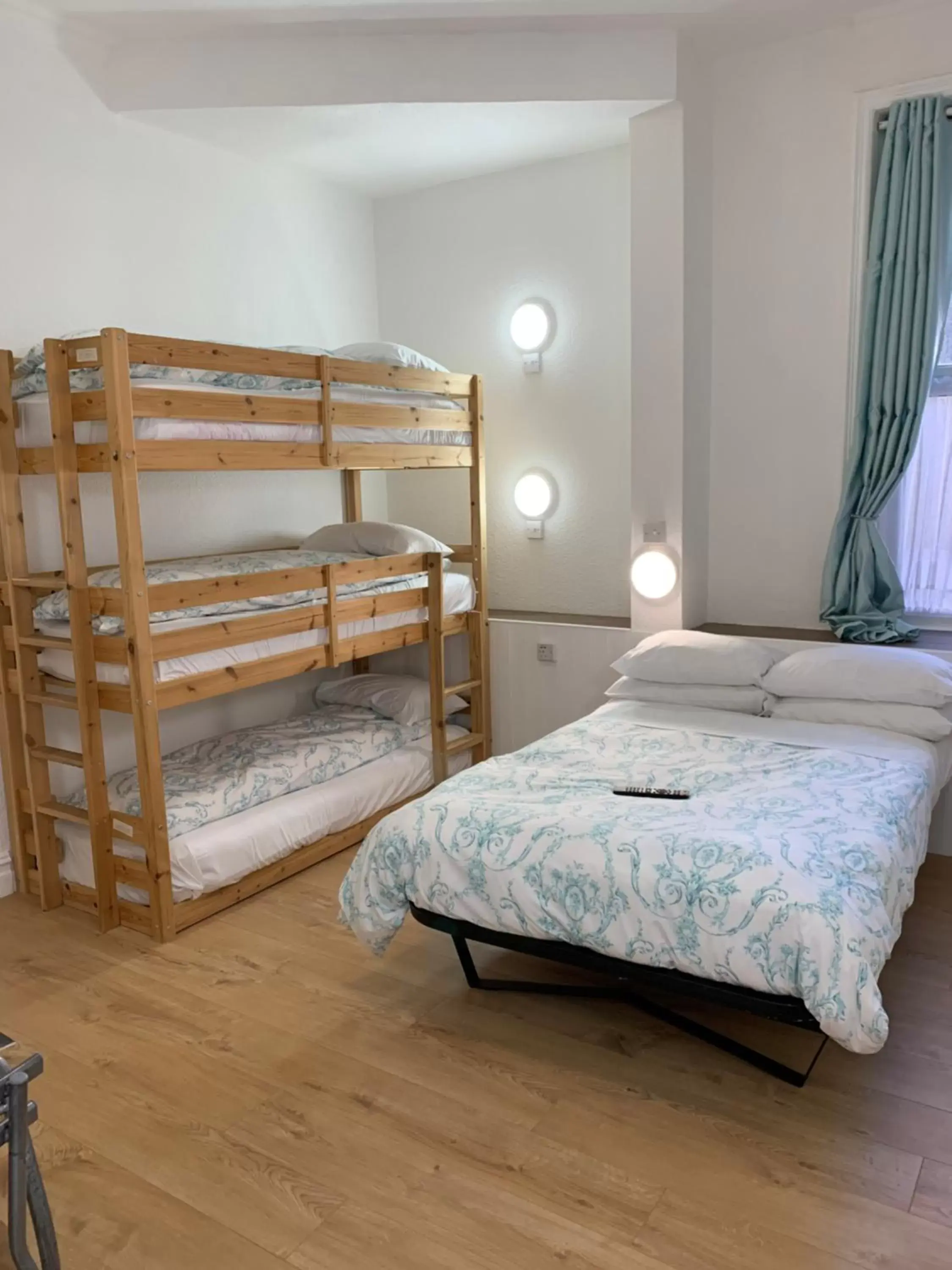 Bedroom, Bunk Bed in Danescourt Lodge