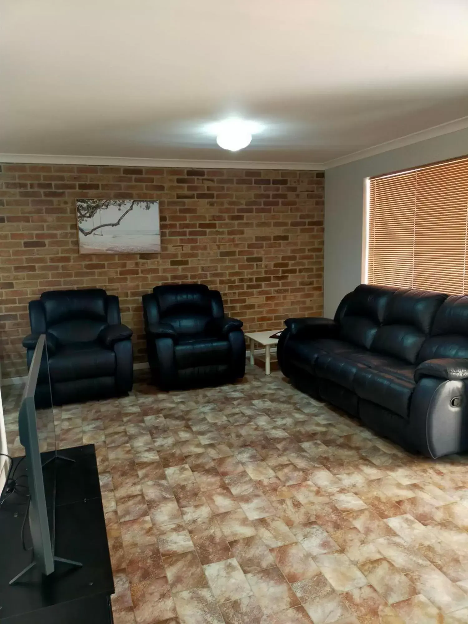 Living room, Seating Area in Bayview Motel