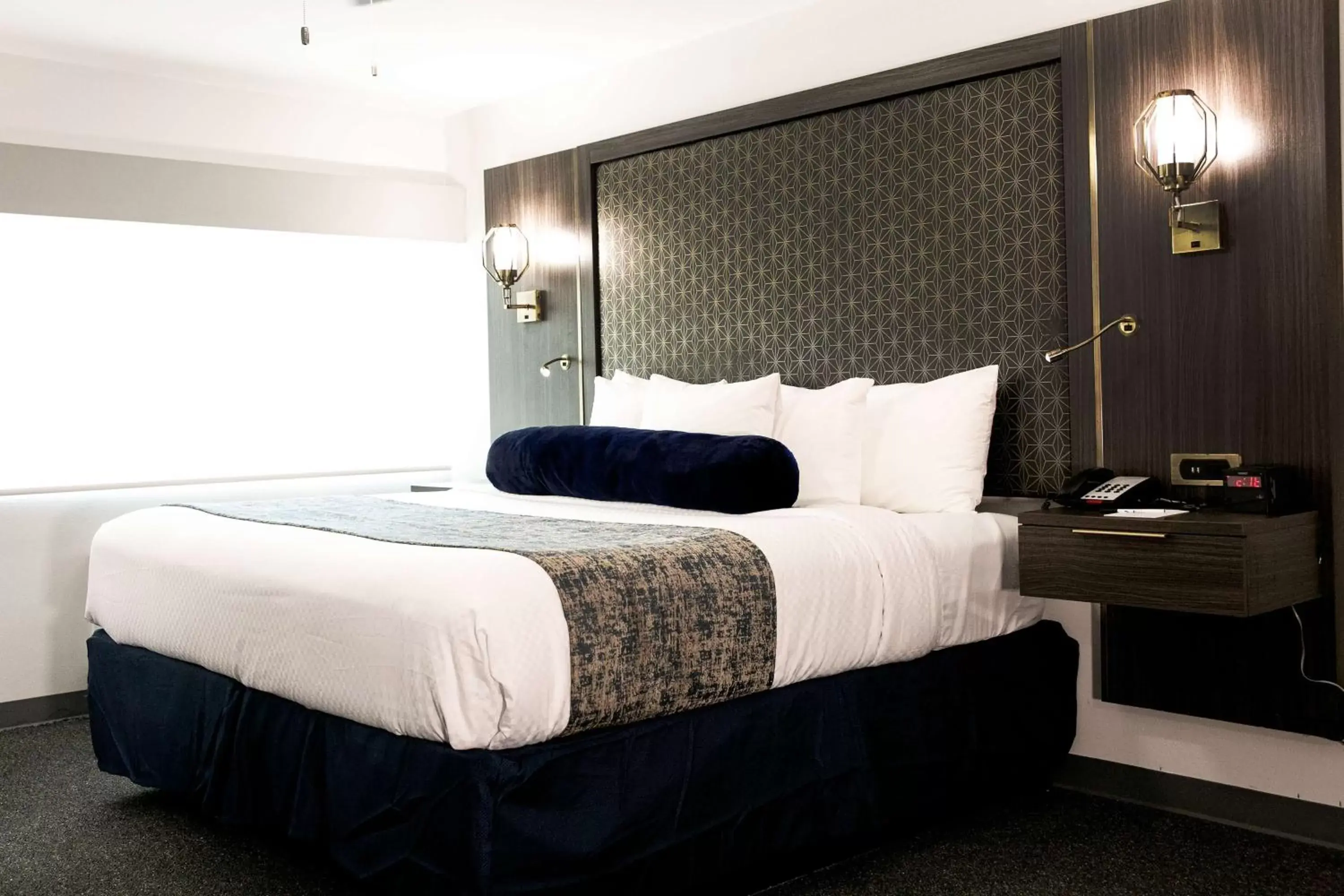 Bedroom, Bed in Radisson Hotel McAllen Airport