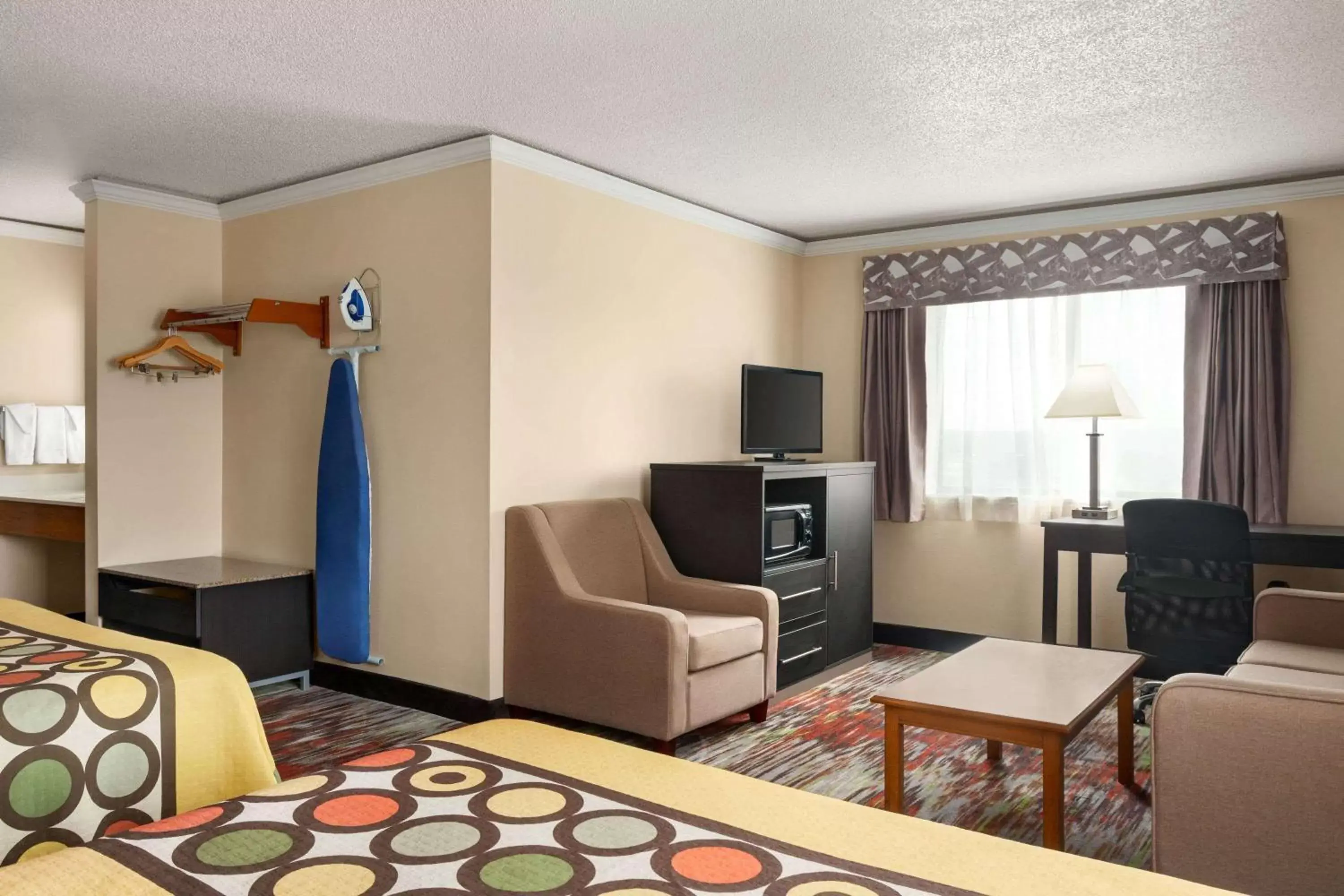 Photo of the whole room, TV/Entertainment Center in Super 8 by Wyndham Chillicothe