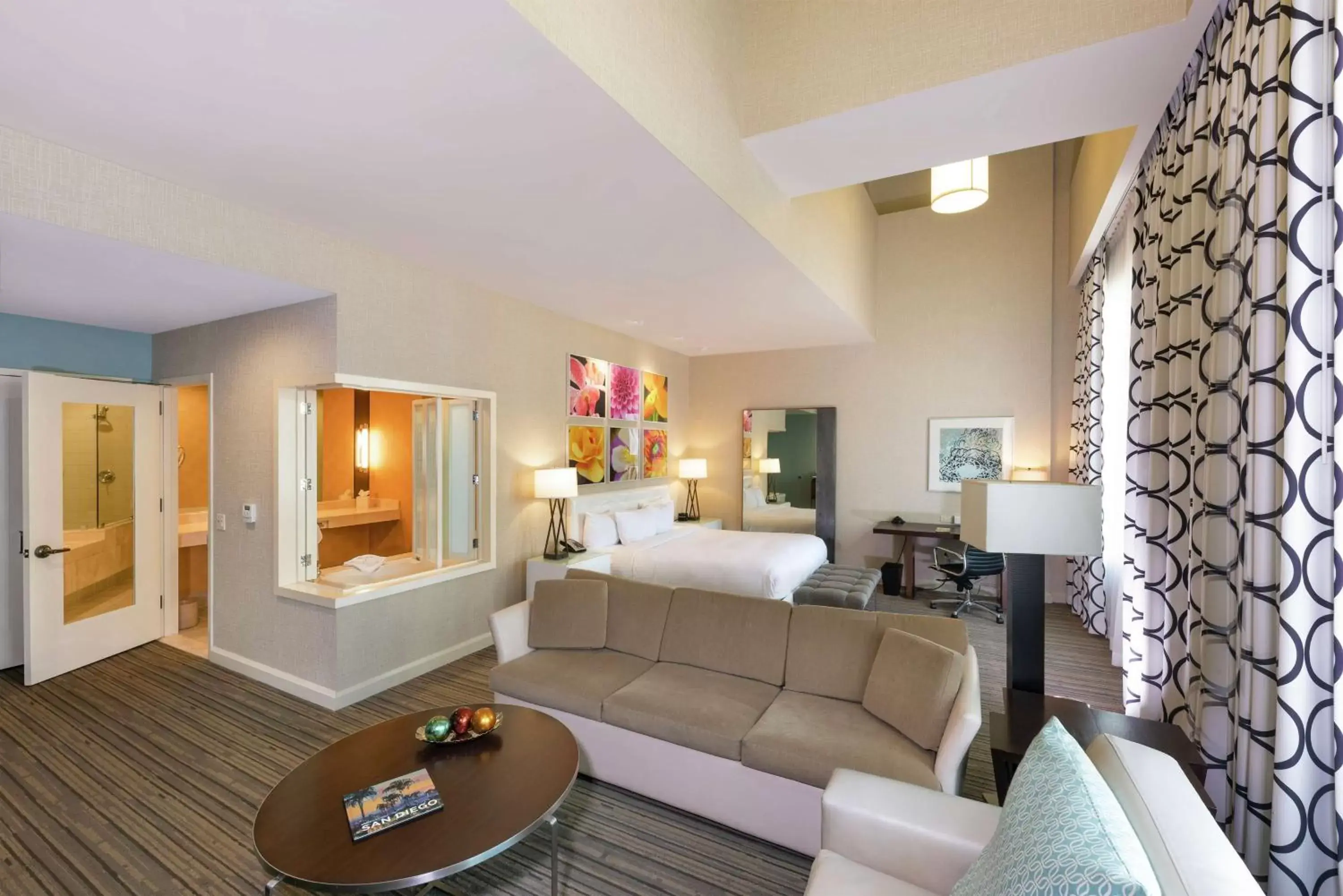 Bedroom, Seating Area in Hilton San Diego Gaslamp Quarter