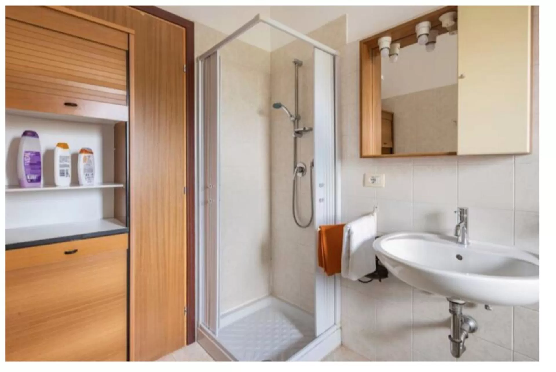 Bathroom in Le Piane Rooms