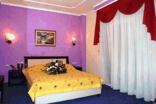 Bed in Achillion Palace Bed in Achillion Palace