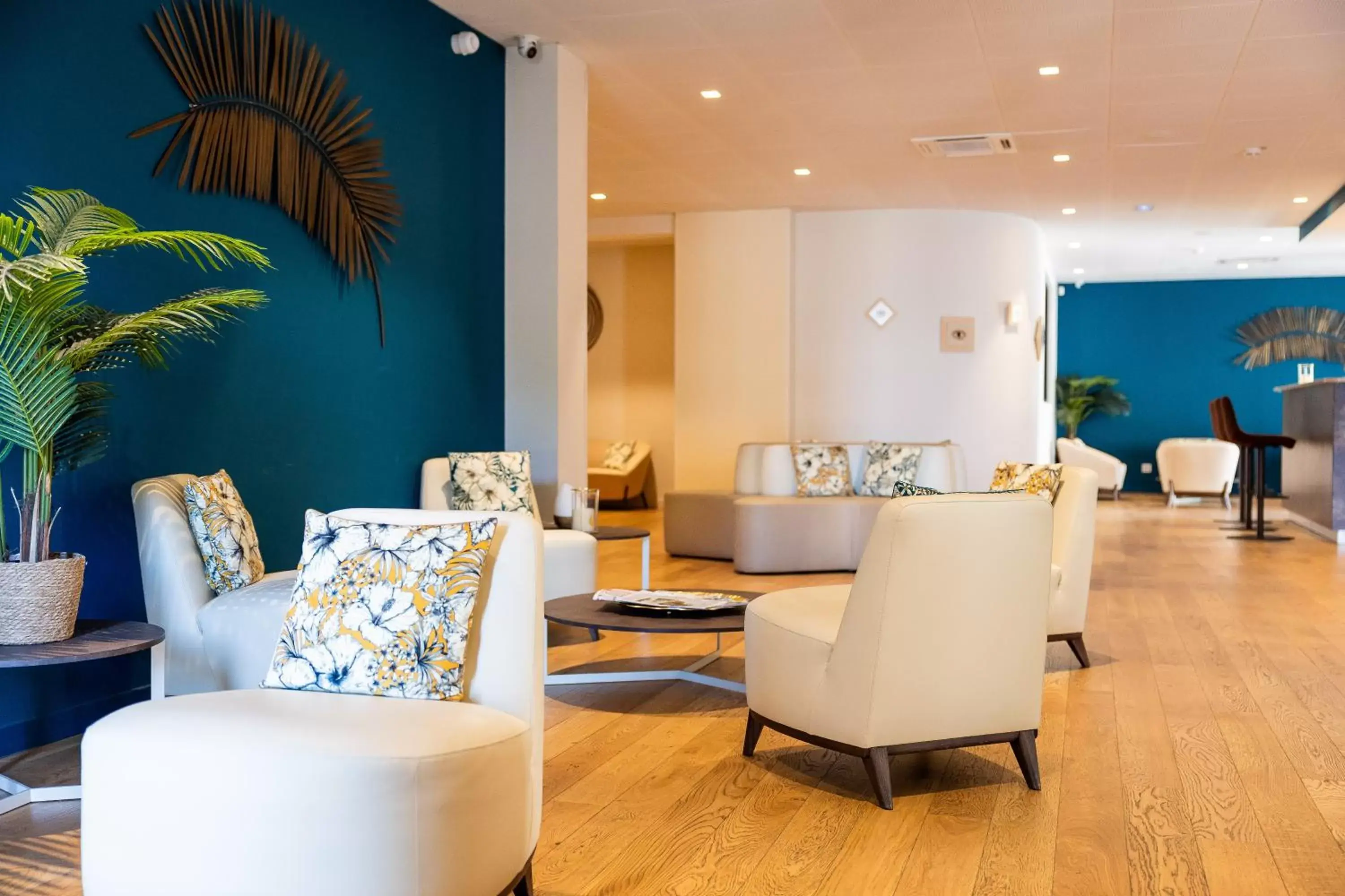Communal lounge/ TV room, Lobby/Reception in Hôtel Le Bastia