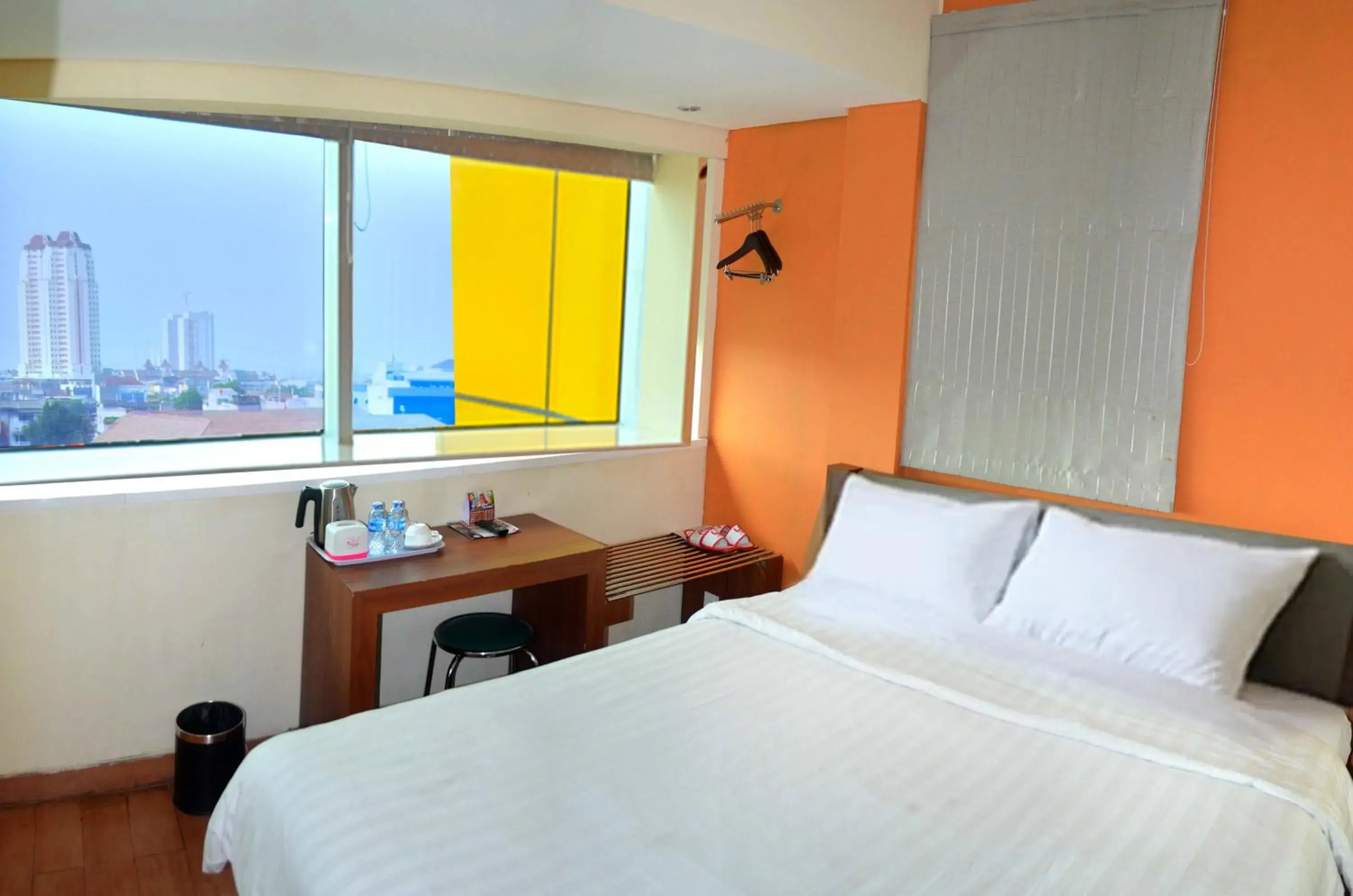 Bed in Nite & Day Jakarta - Bandengan