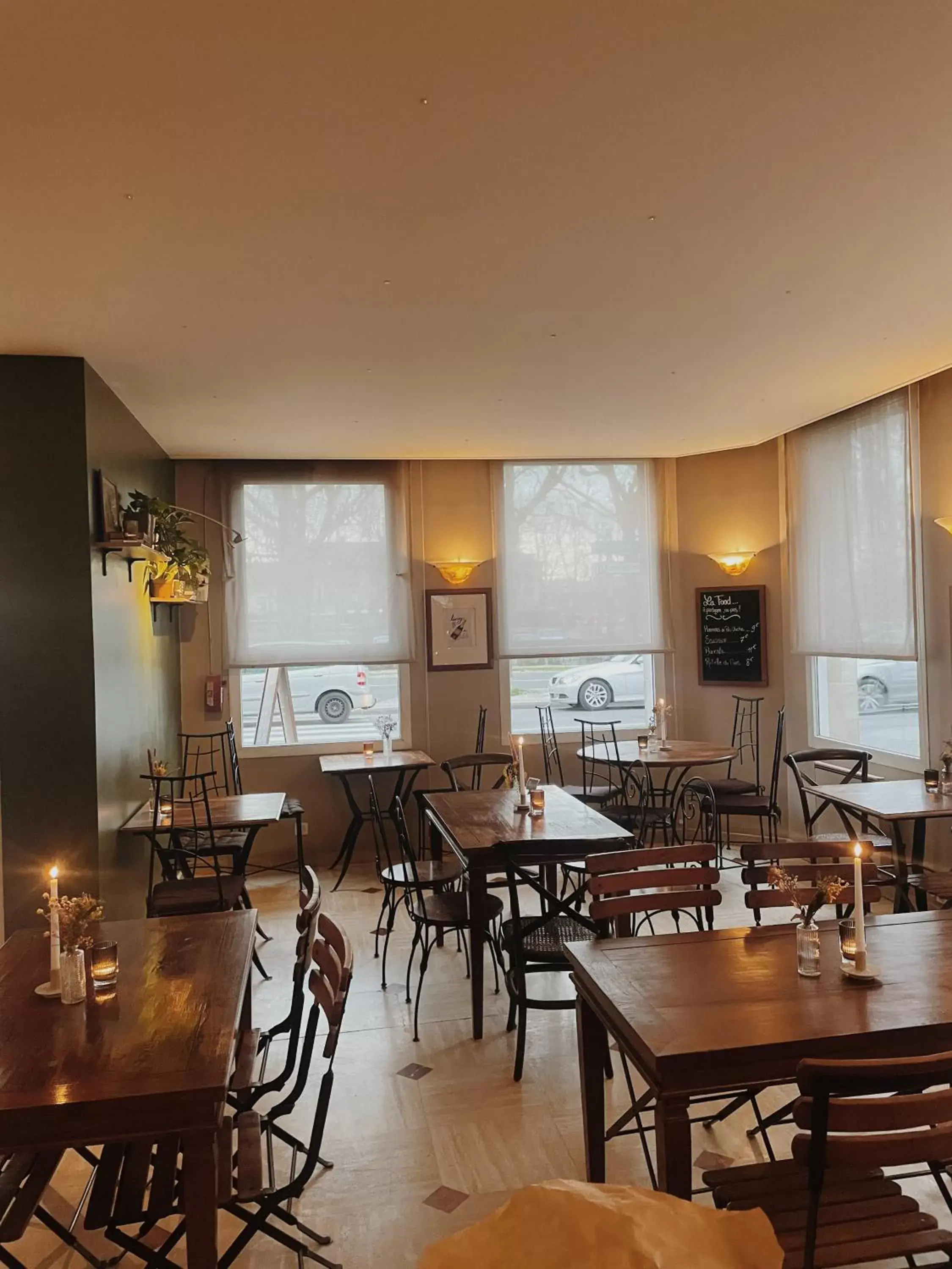 Lounge or bar, Restaurant/Places to Eat in Hôtel Les Beaux Arts