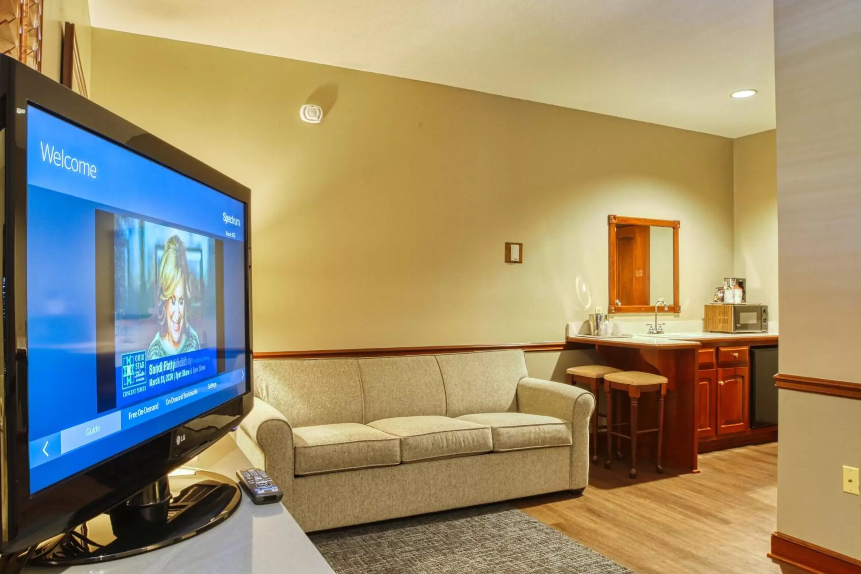 Living room in Carlisle Inn Walnut Creek