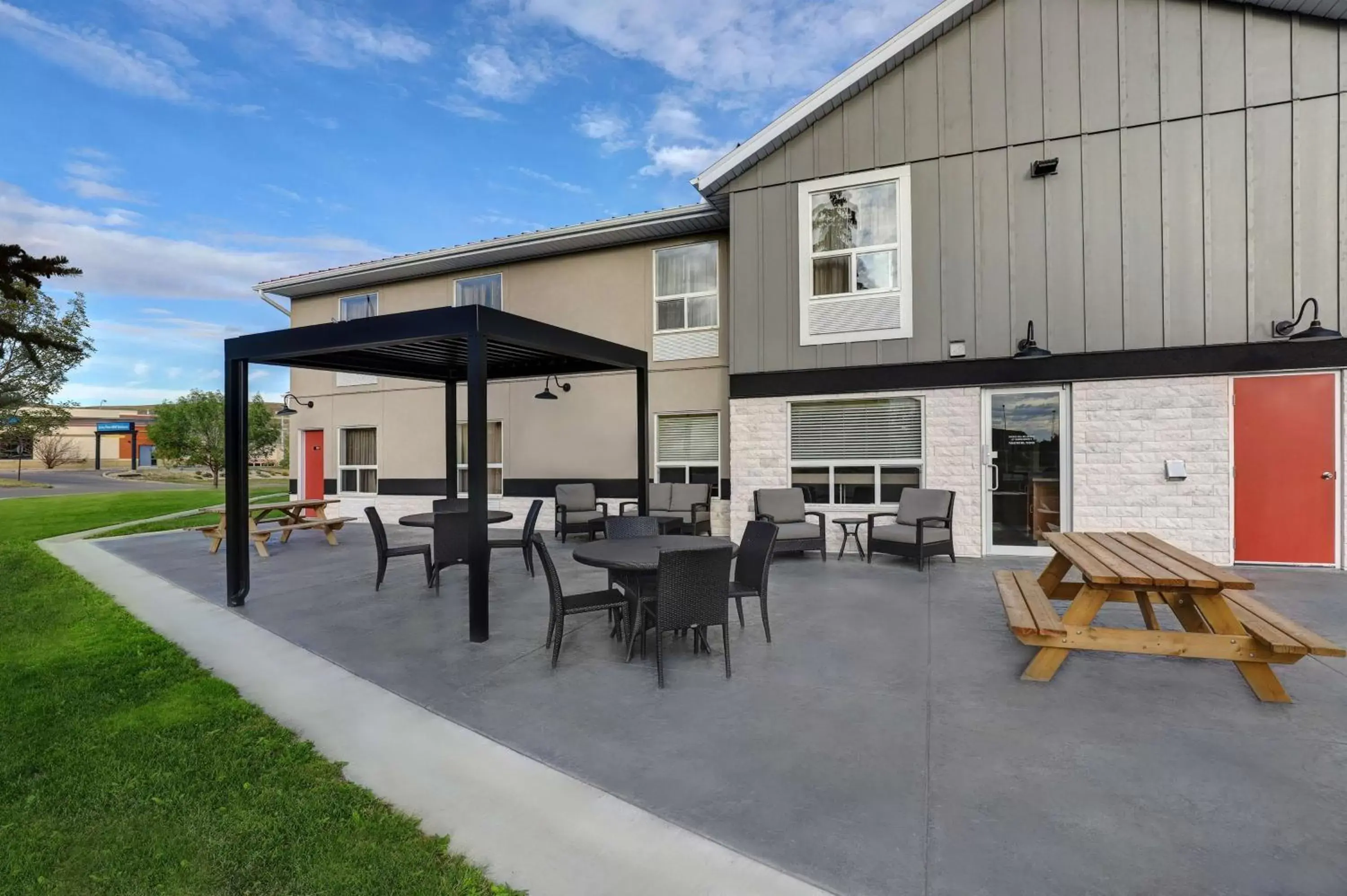 Property Building in SureStay Plus Hotel by Best Western Drumheller