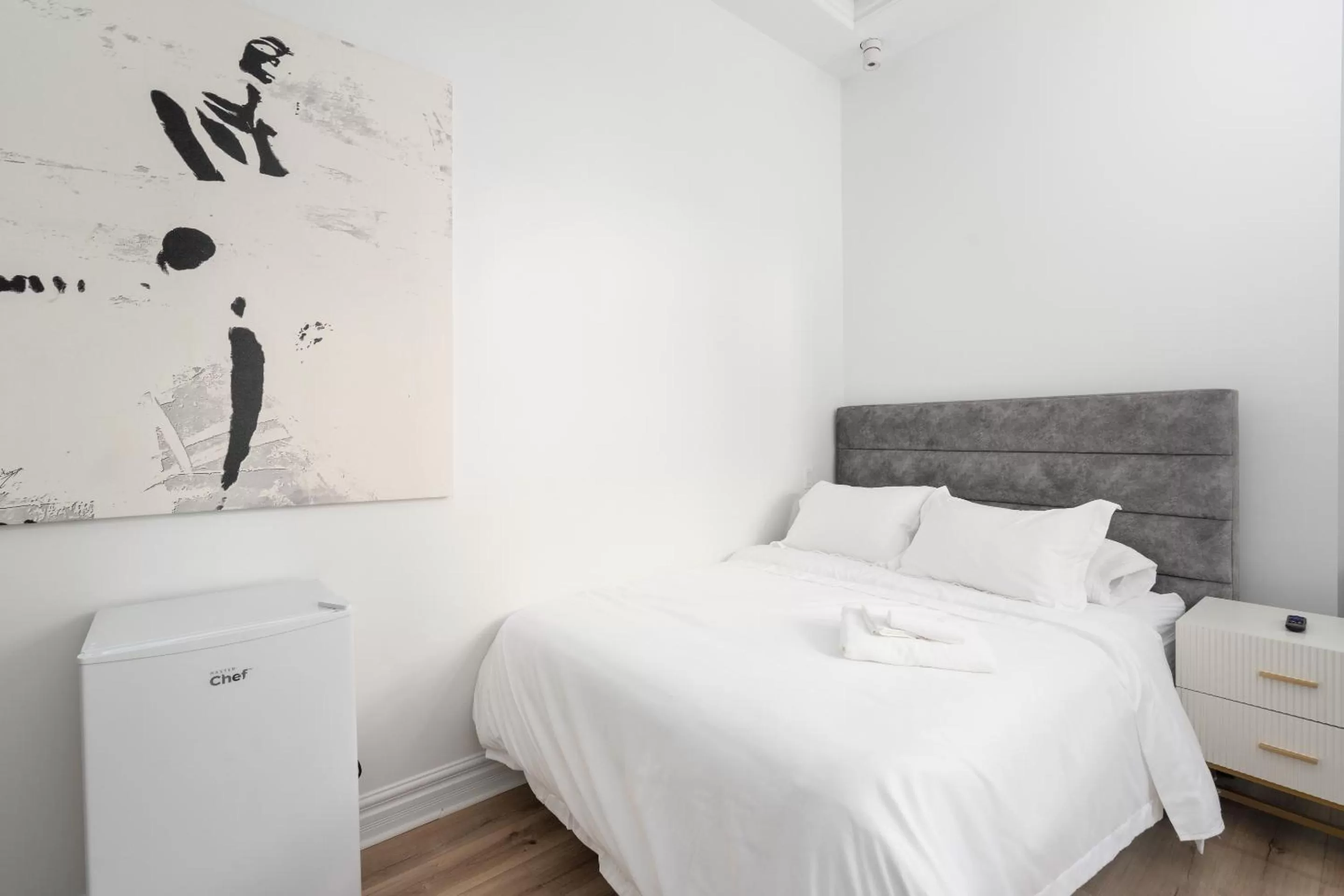 Bed in Le Penfield Par Nomade MTL