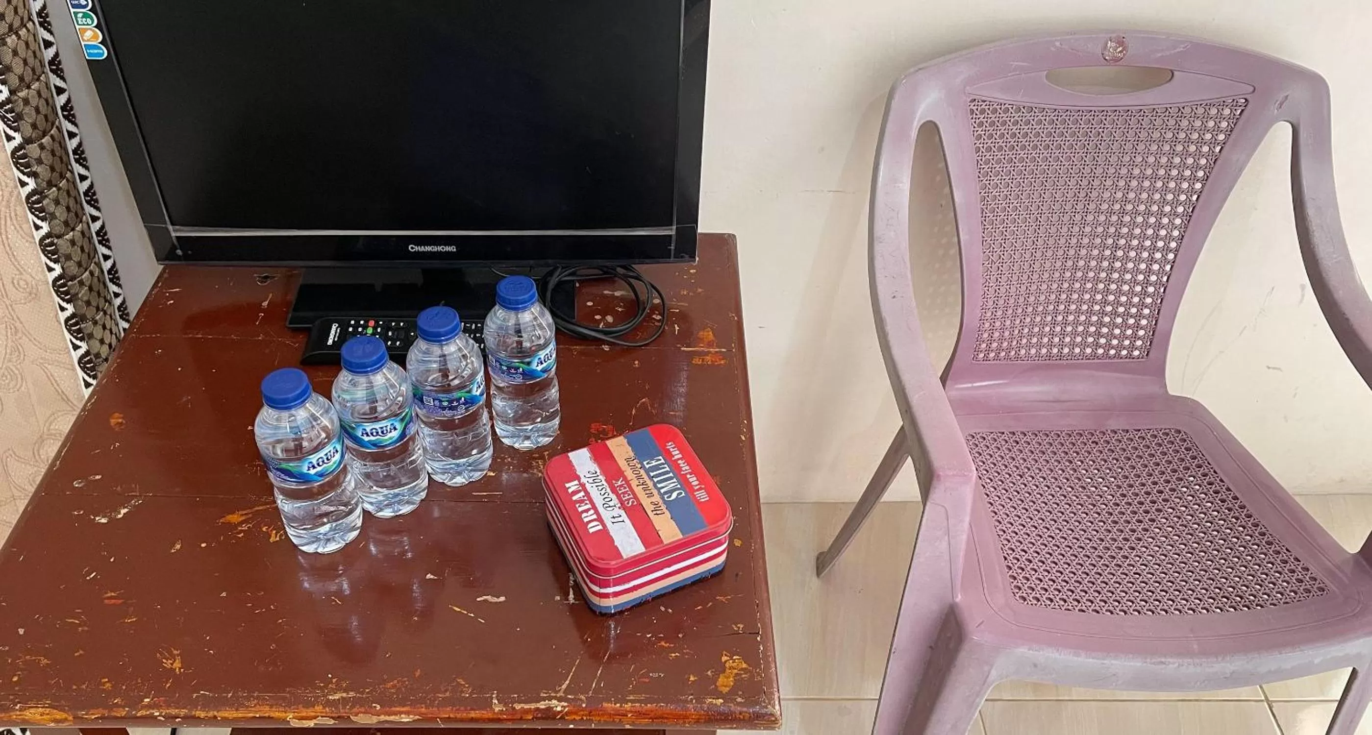 TV/Entertainment Center in Valencia Homestay Redpartner