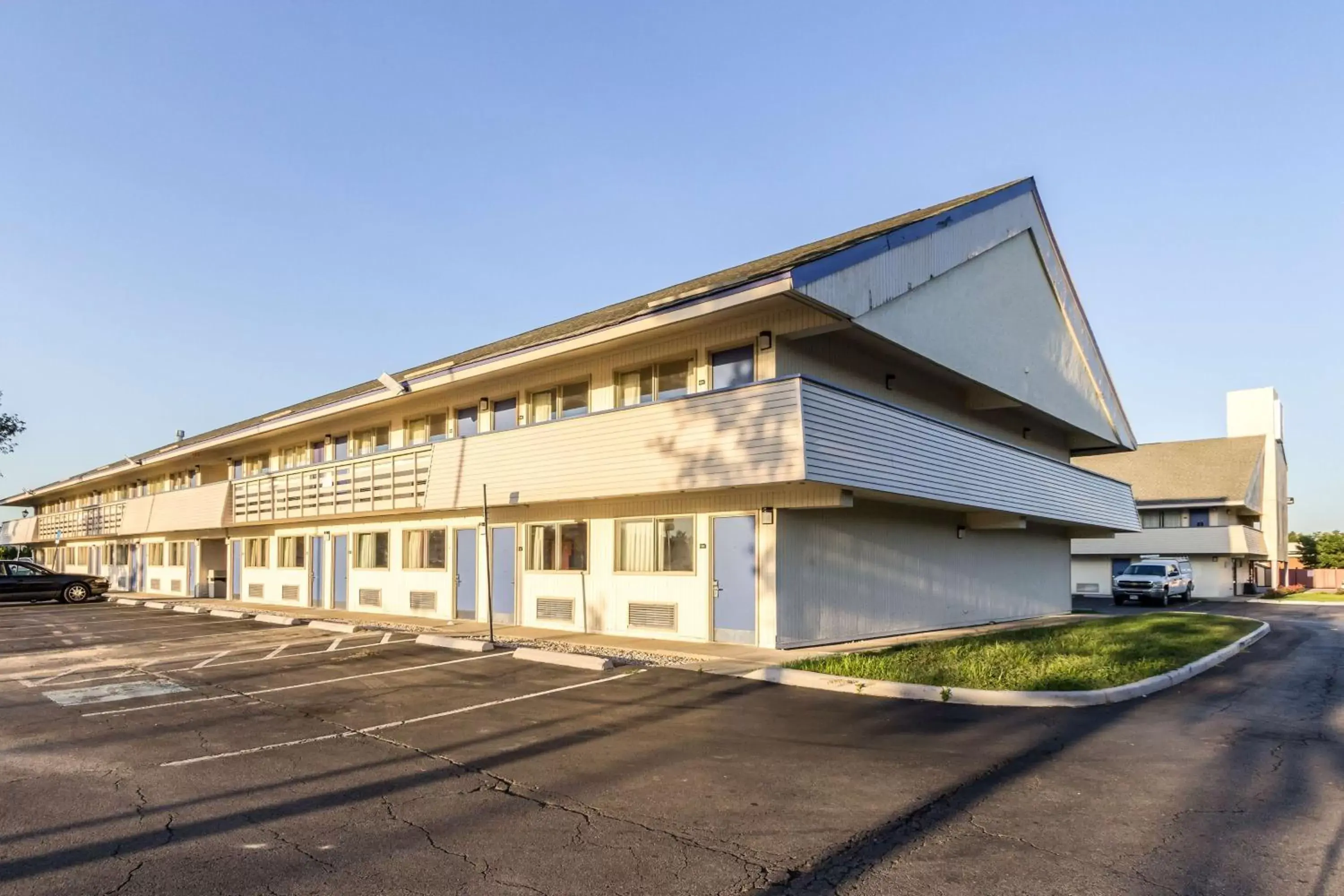 Property building in Motel 6-Grove City, OH Property building in Motel 6-Grove City, OH