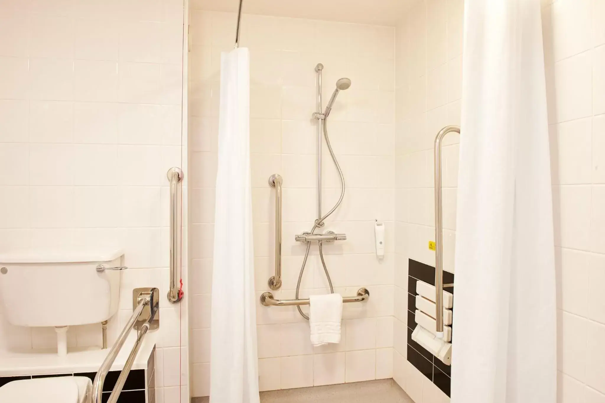 Photo of the whole room, Bathroom in Holiday Inn Express Manchester Airport, an IHG Hotel