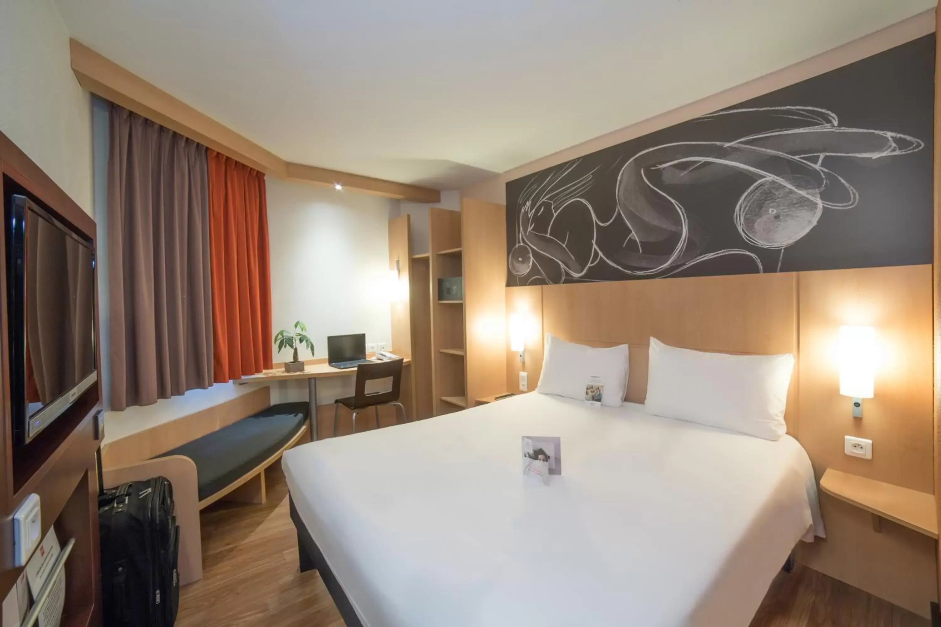 Standard Double Room in ibis Nice Aéroport Promenade des Anglais Standard Double Room in ibis Nice Aéroport Promenade des Anglais