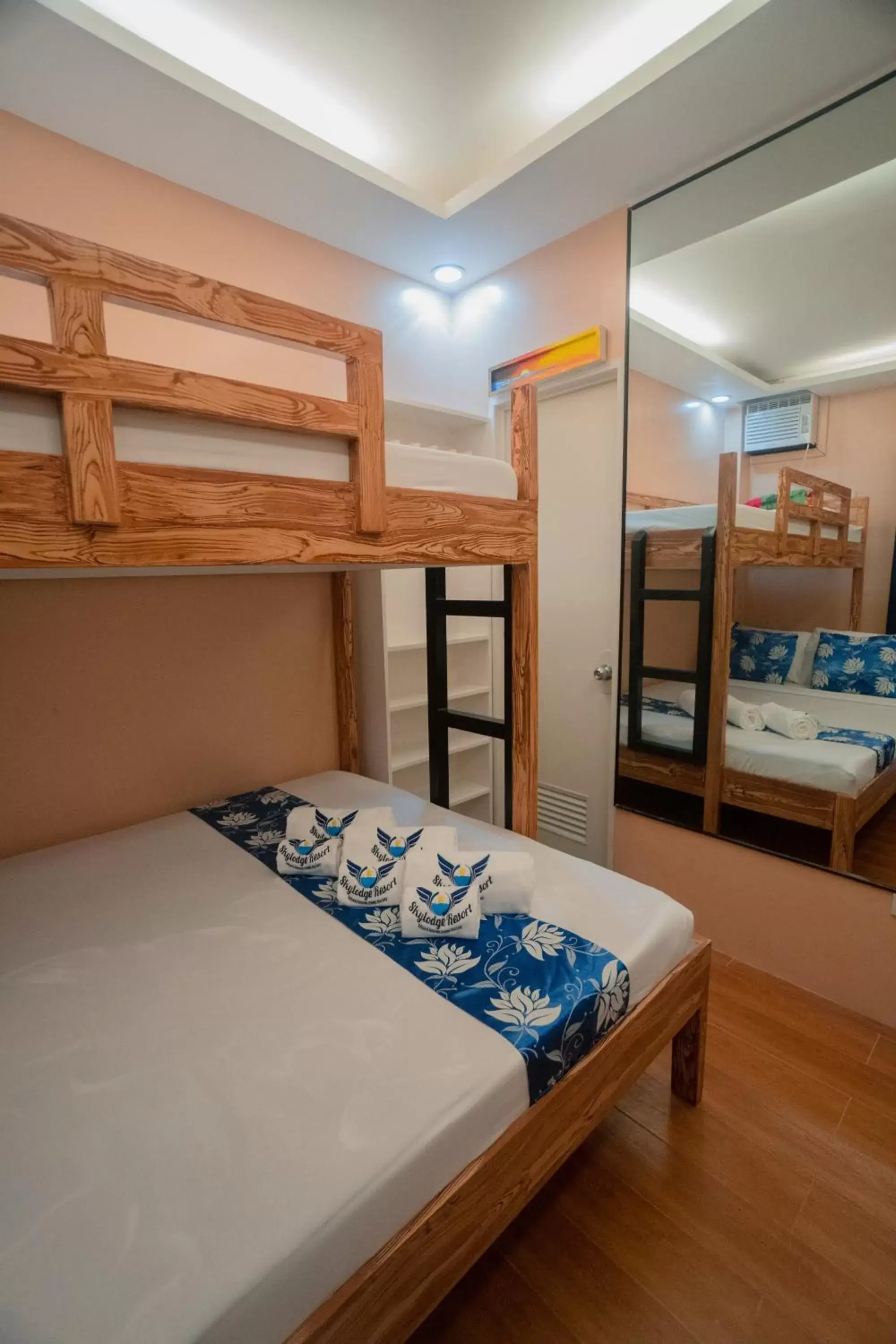 Bunk Bed in Skylodge Resort