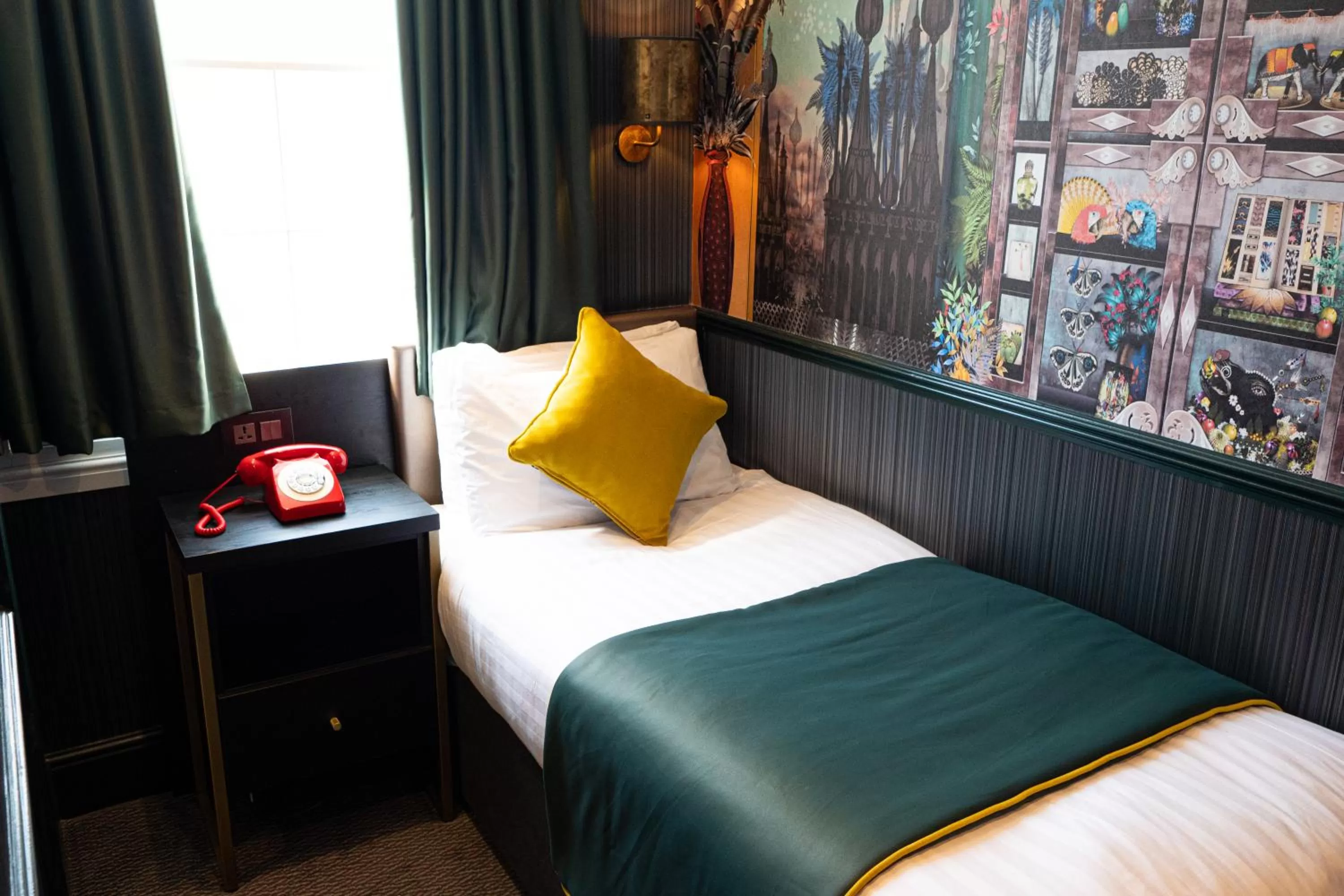 Bed in Hyde Park Green