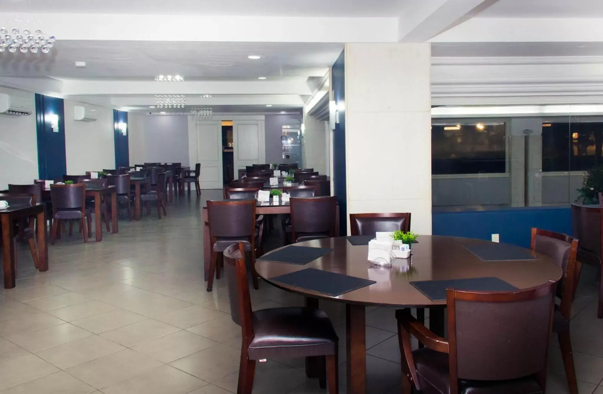 Restaurant/Places to Eat in Embaixador Hotel e Centro de Eventos