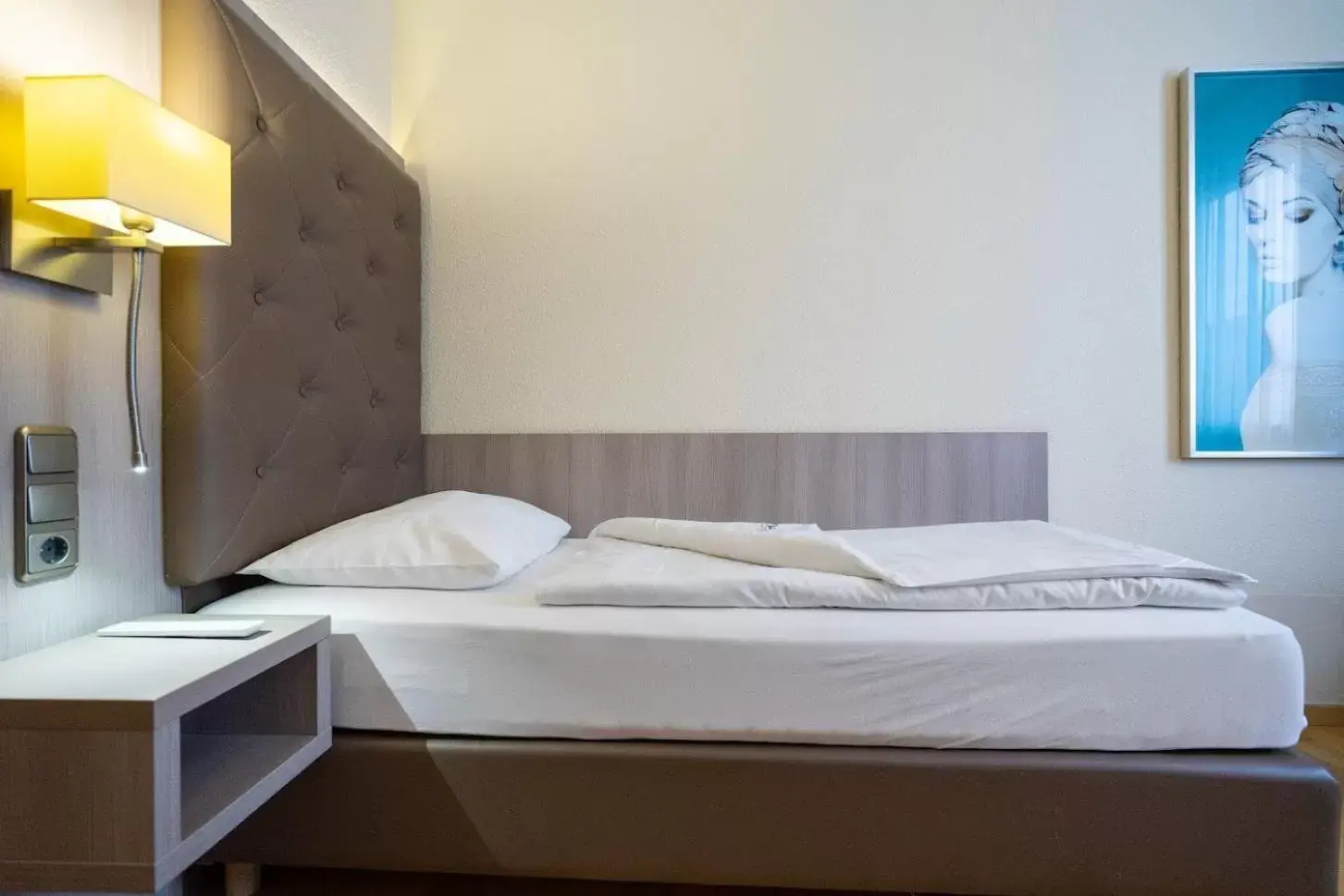 Bedroom, Bed in Das Reinisch Airport Hotel & Restaurant