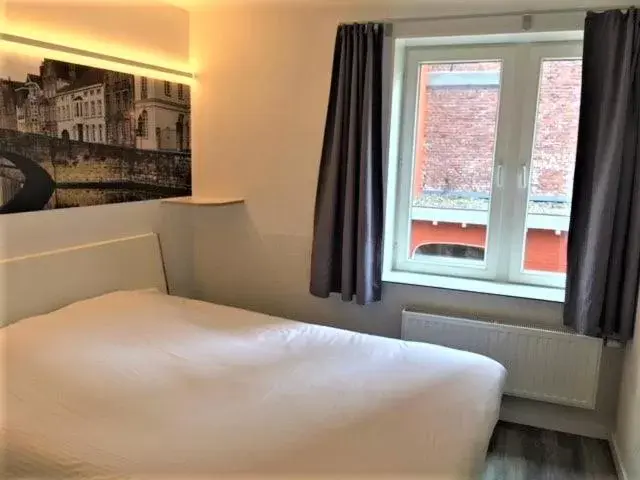 Bed in Canalview Hotel Ter Reien