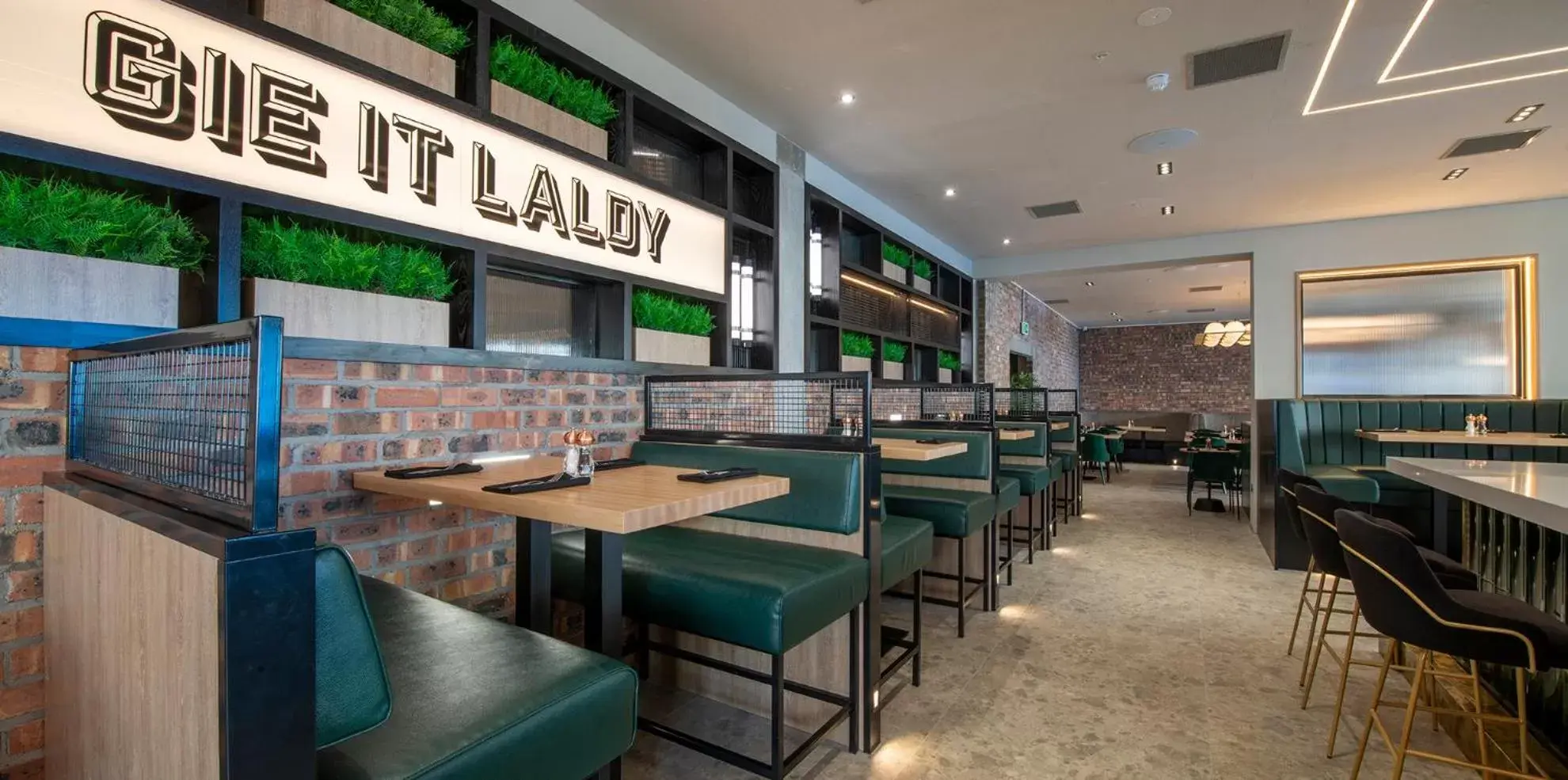 Lounge or bar, Restaurant/Places to Eat in Sandman Signature Glasgow Hotel