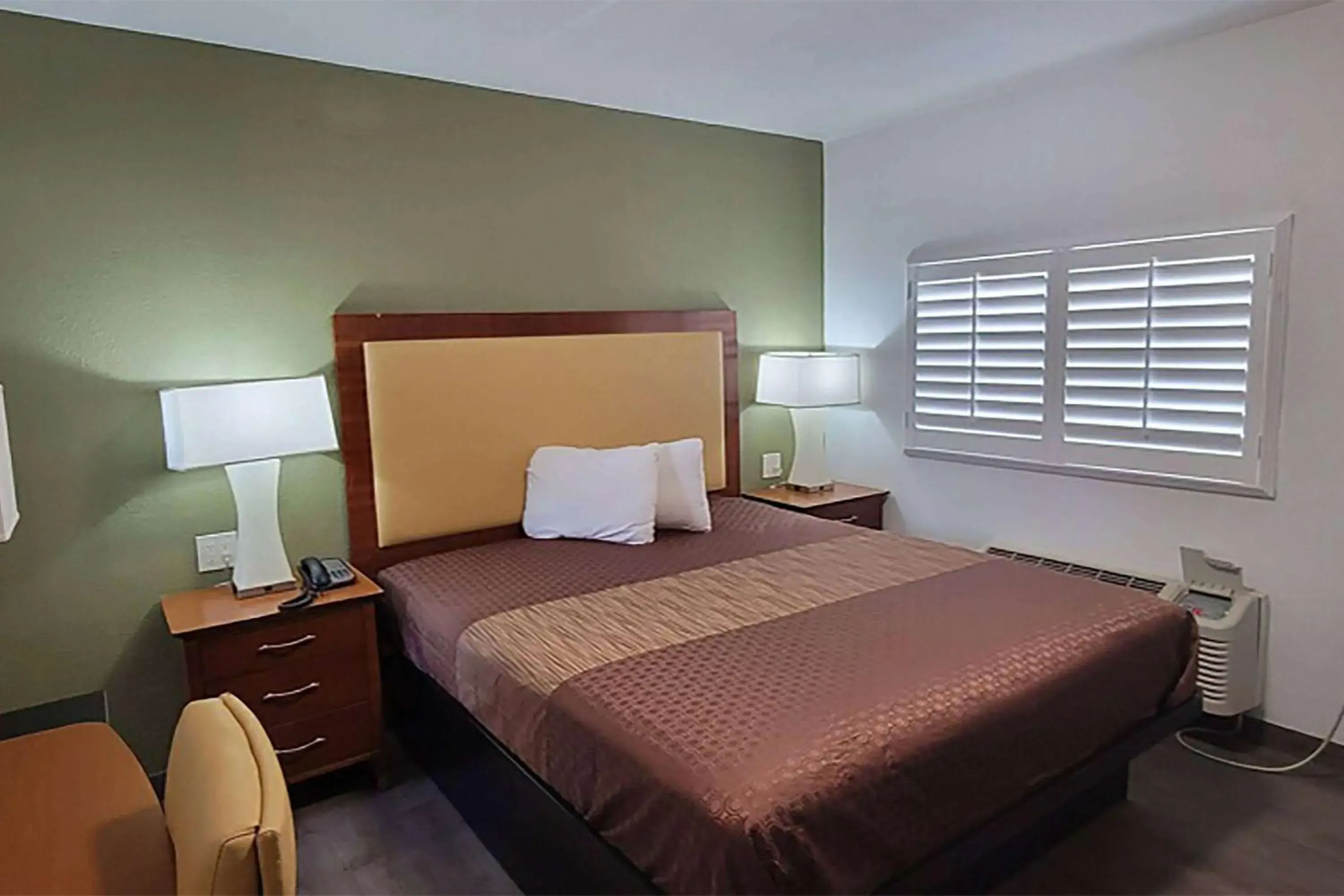 Photo of the whole room, Bed in Super 8 by Wyndham El Centro North
