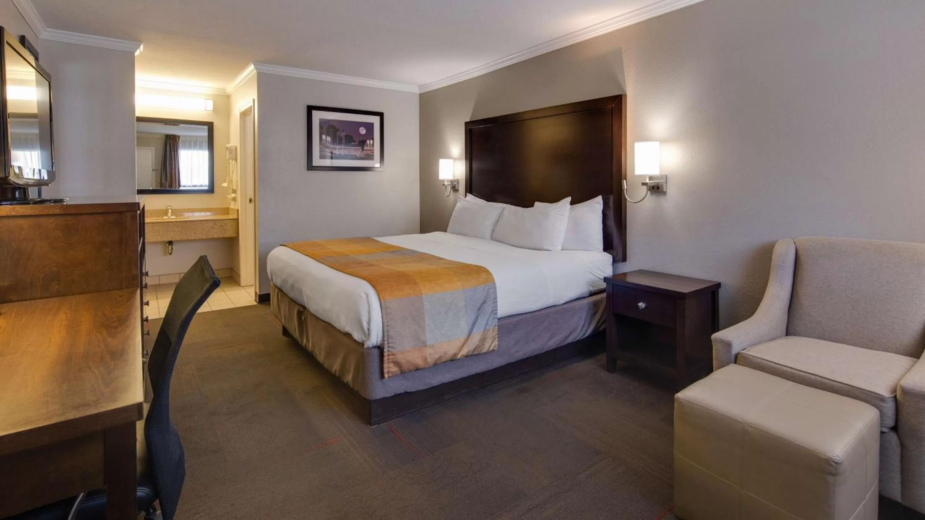 Photo of the whole room, Bed in Best Western Clermont