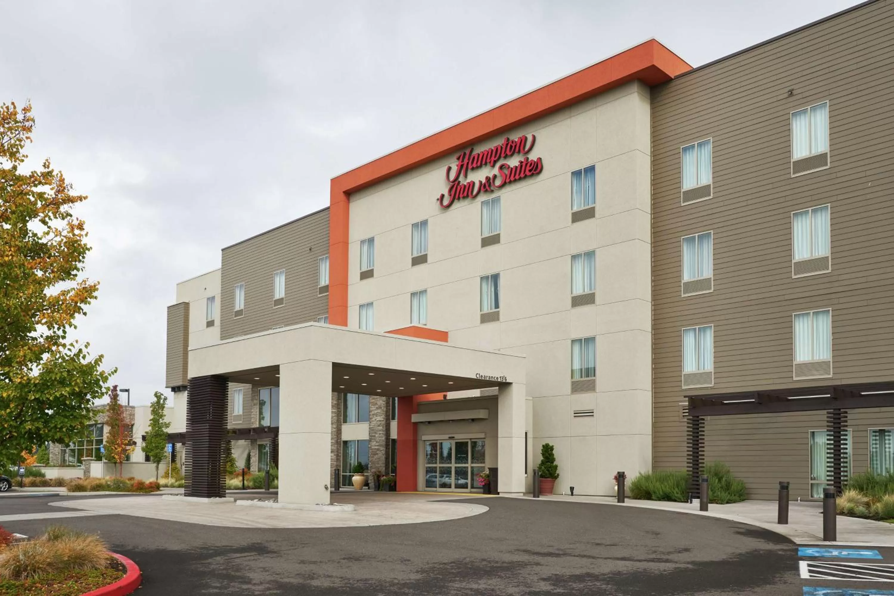 Property building in Hampton Inn & Suites Portland/Vancouver