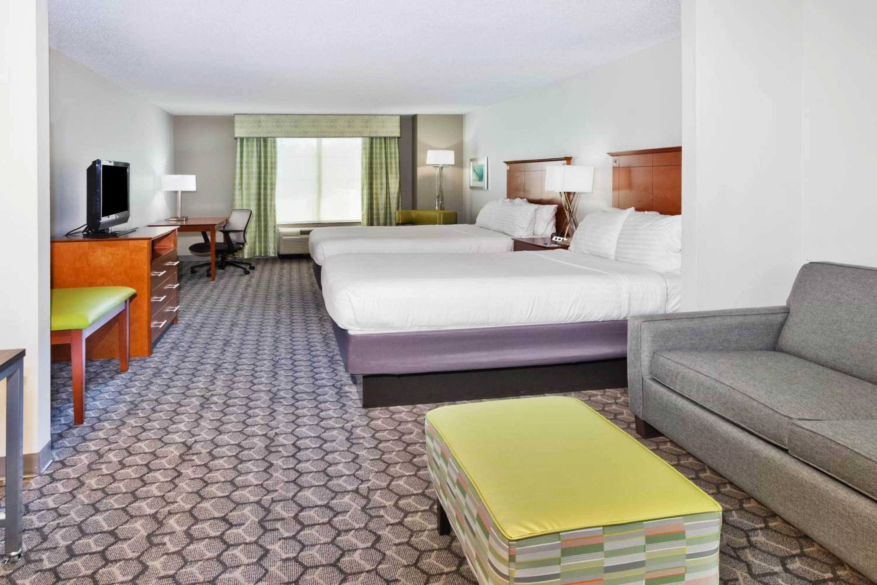Photo of the whole room, Bed in Holiday Inn Express Phenix City-Fort Benning by IHG