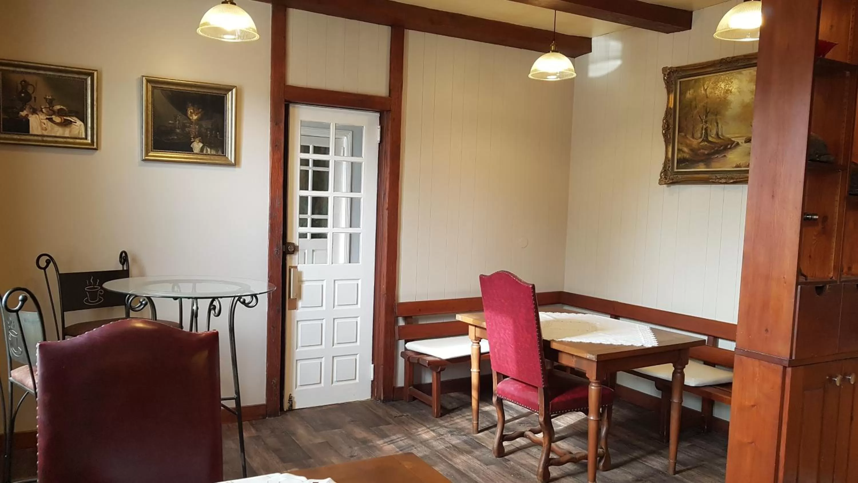 Dining Area in L'ancienne Gendarmerie